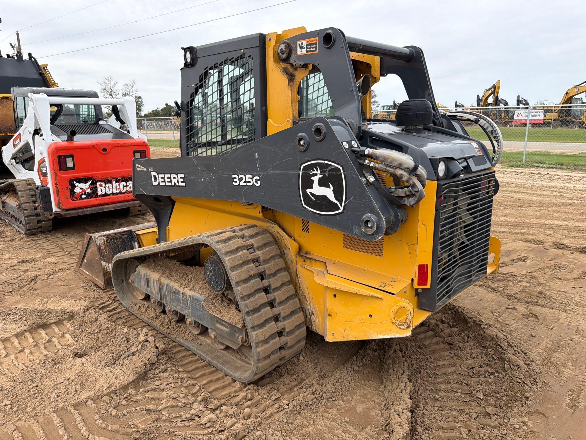 John Deere 325G