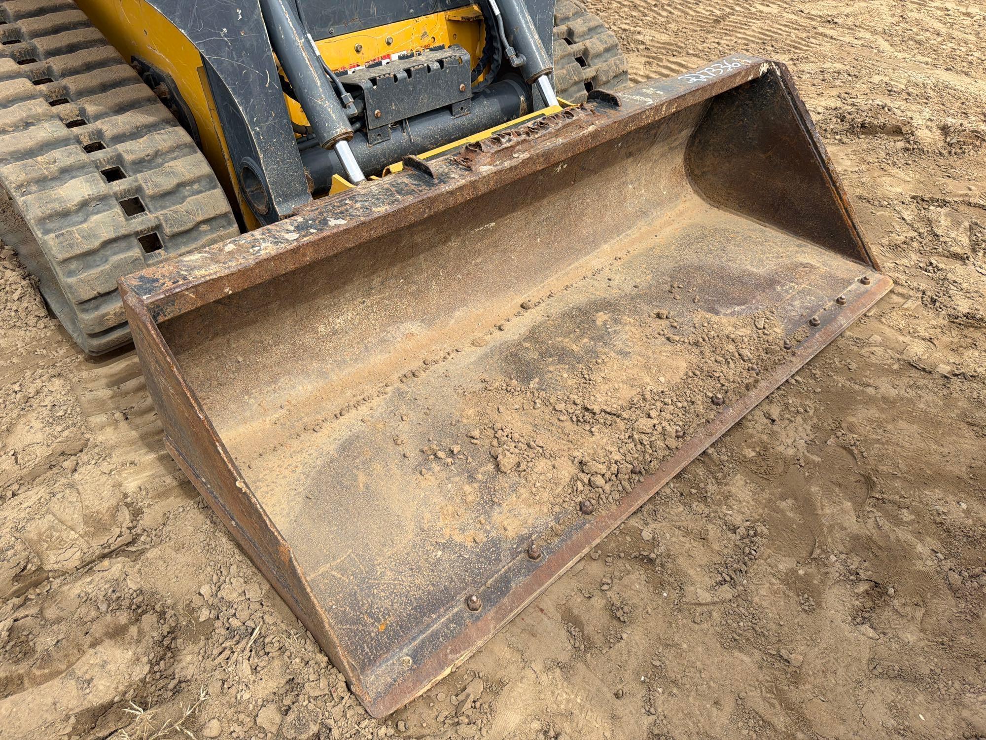 John Deere 325G
