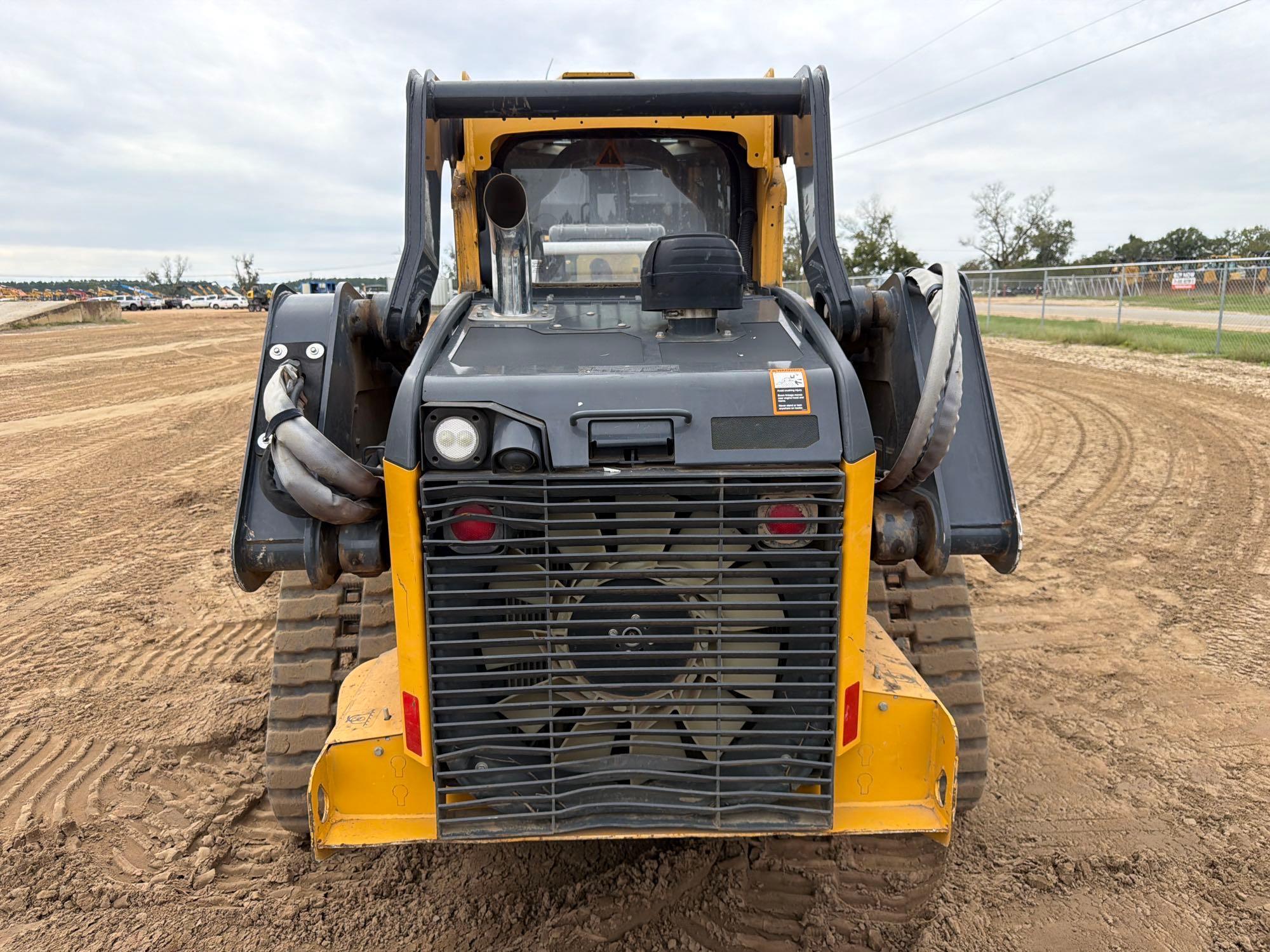 John Deere 325G