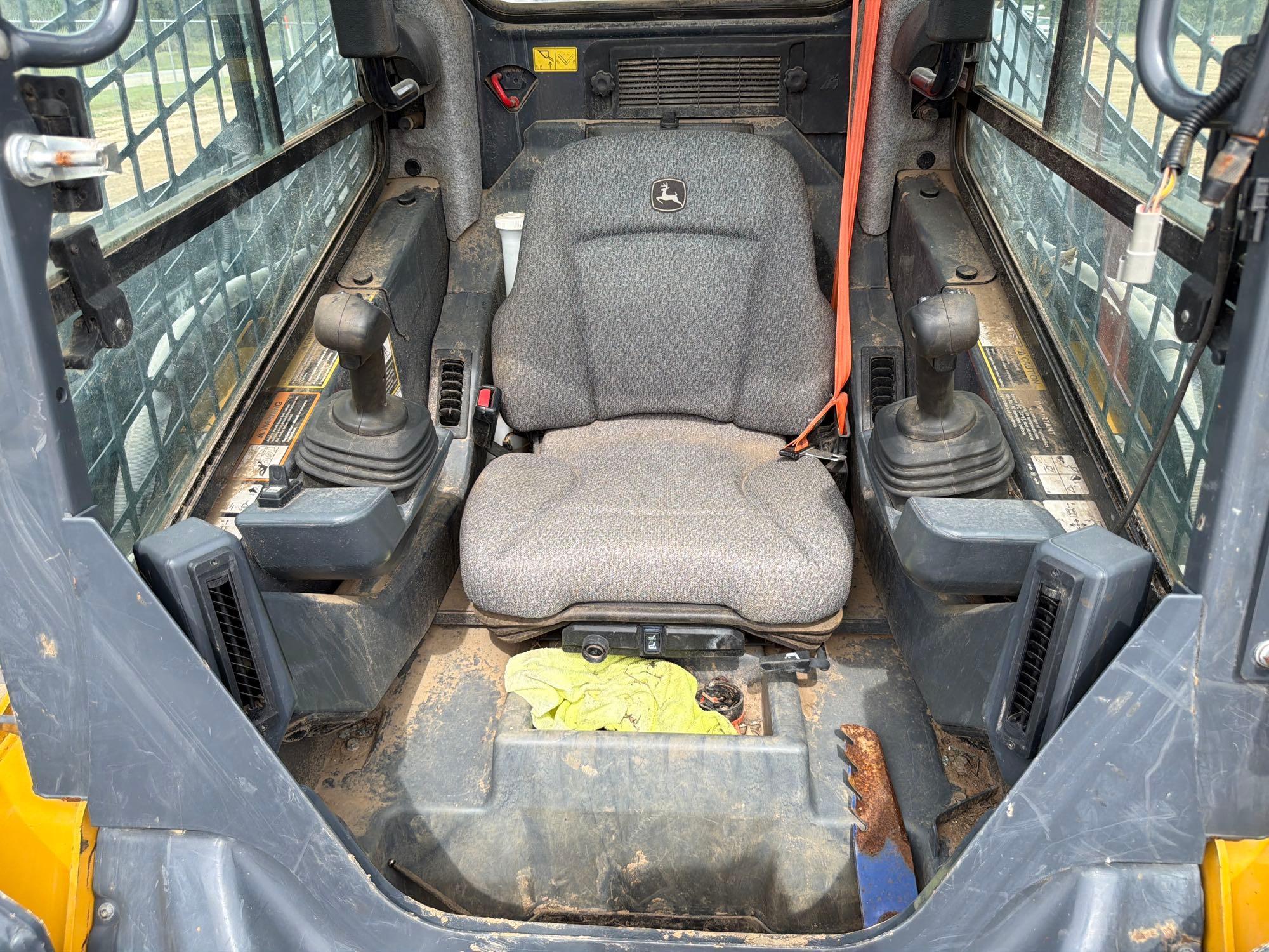 John Deere 325G