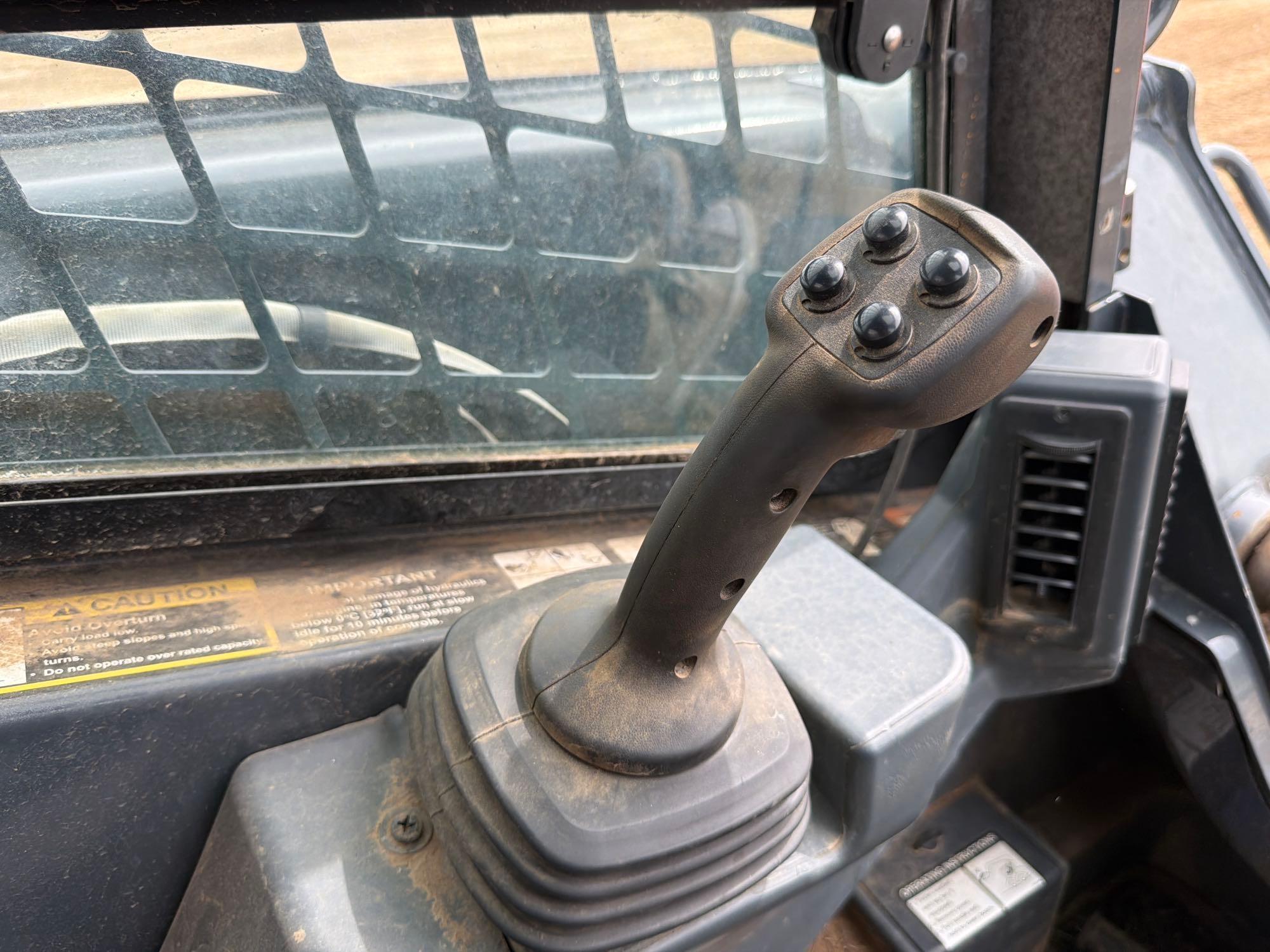 John Deere 325G