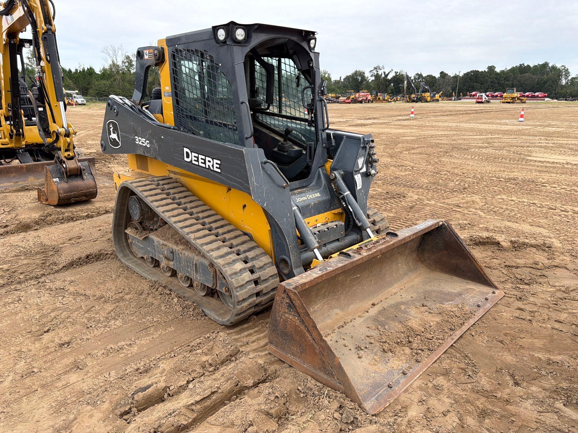 John Deere 325G