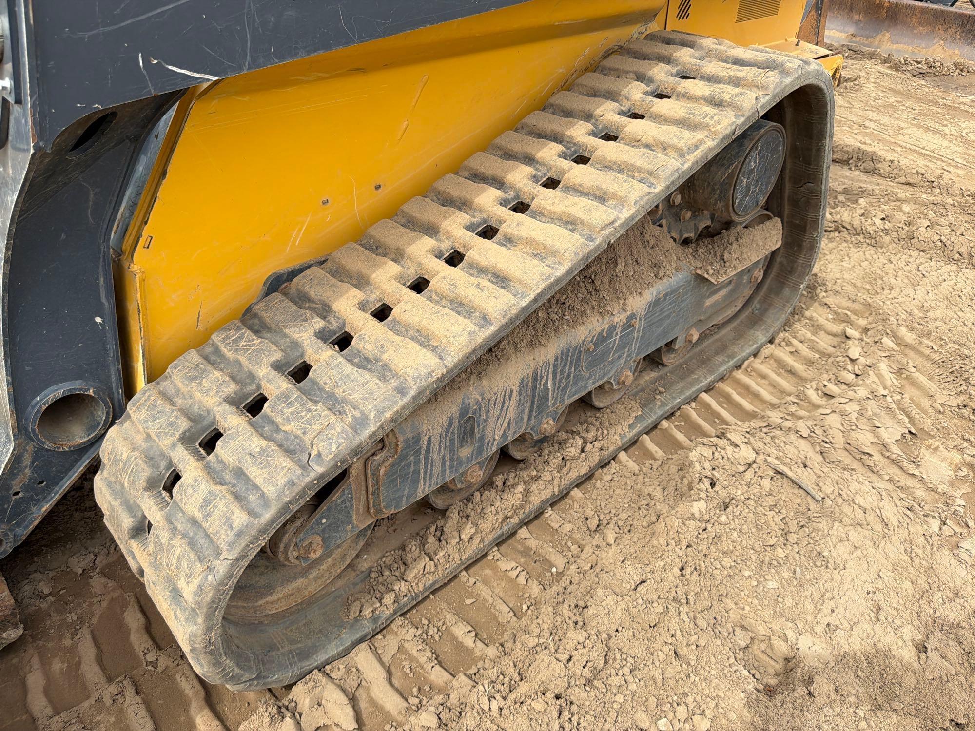 John Deere 325G