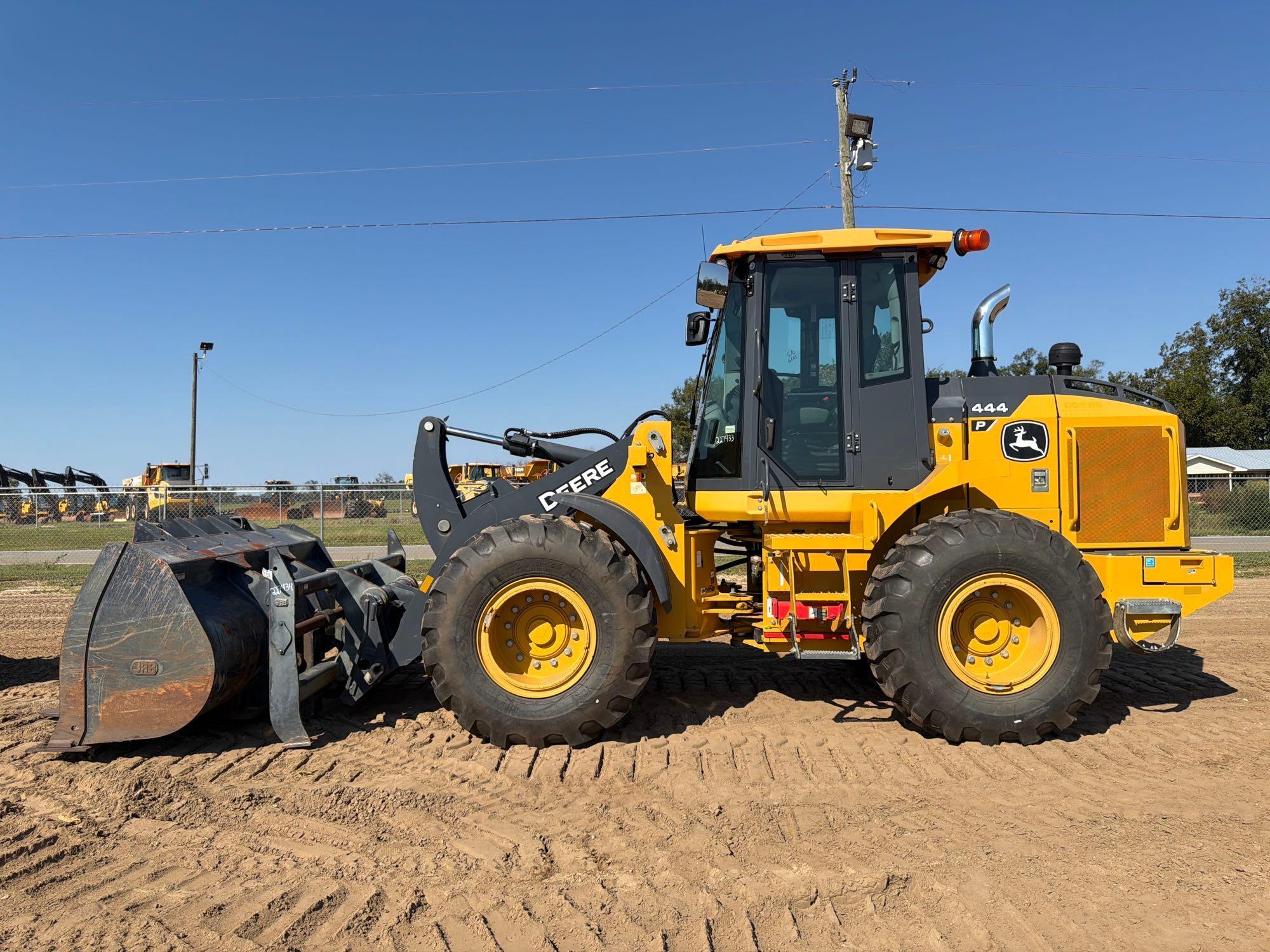 Photo of John Deere 444