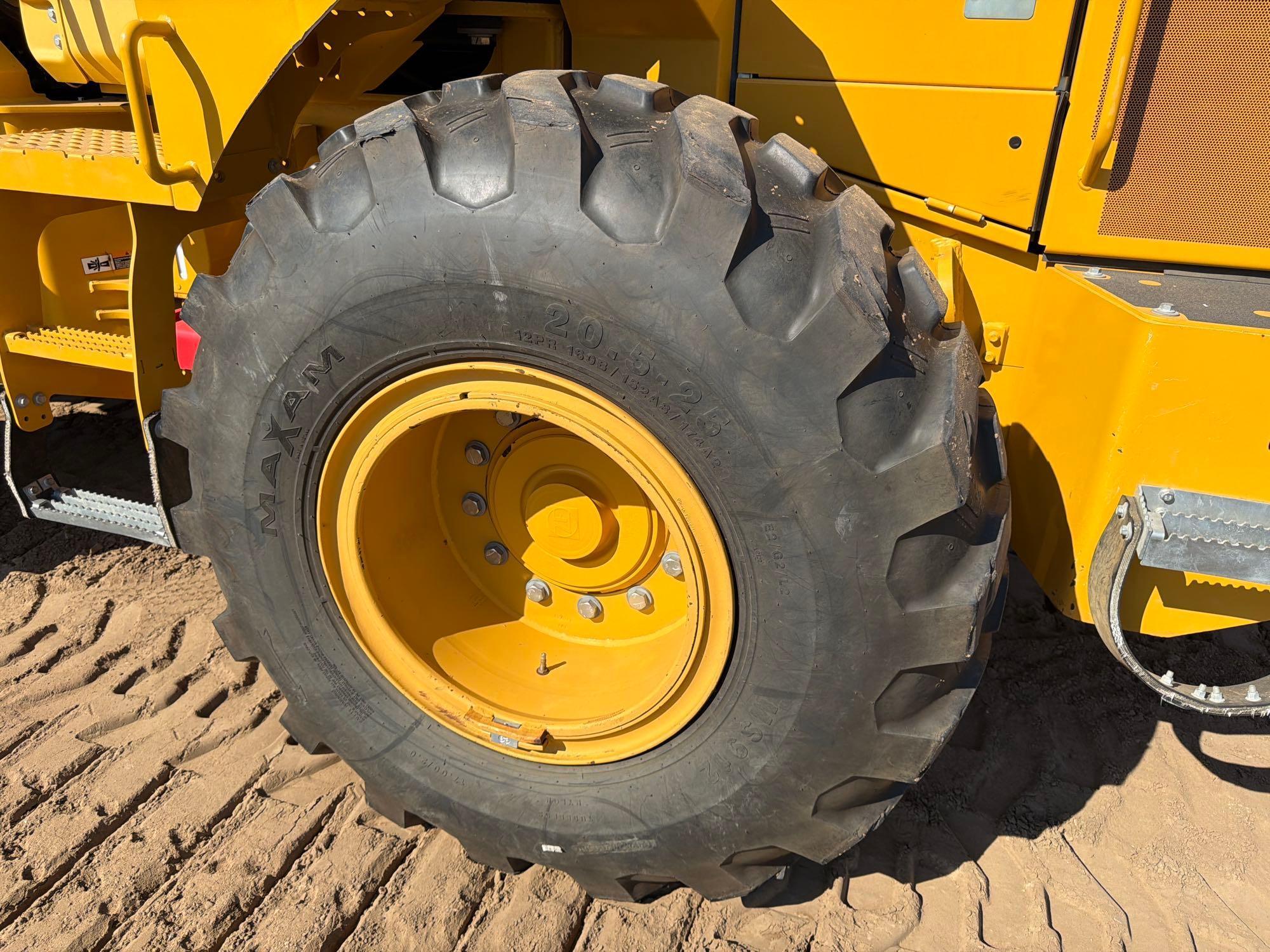 John Deere 444
