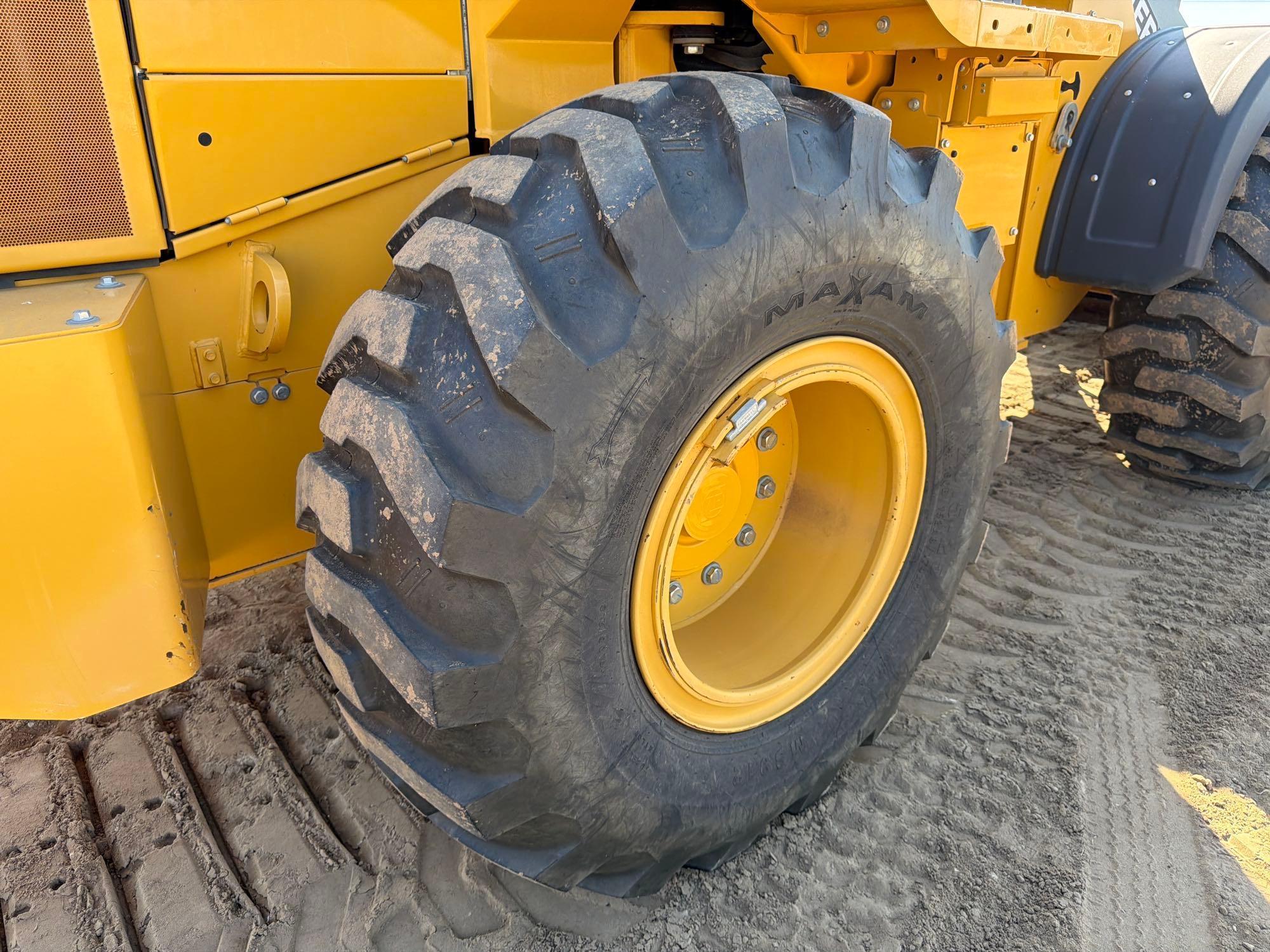 John Deere 444