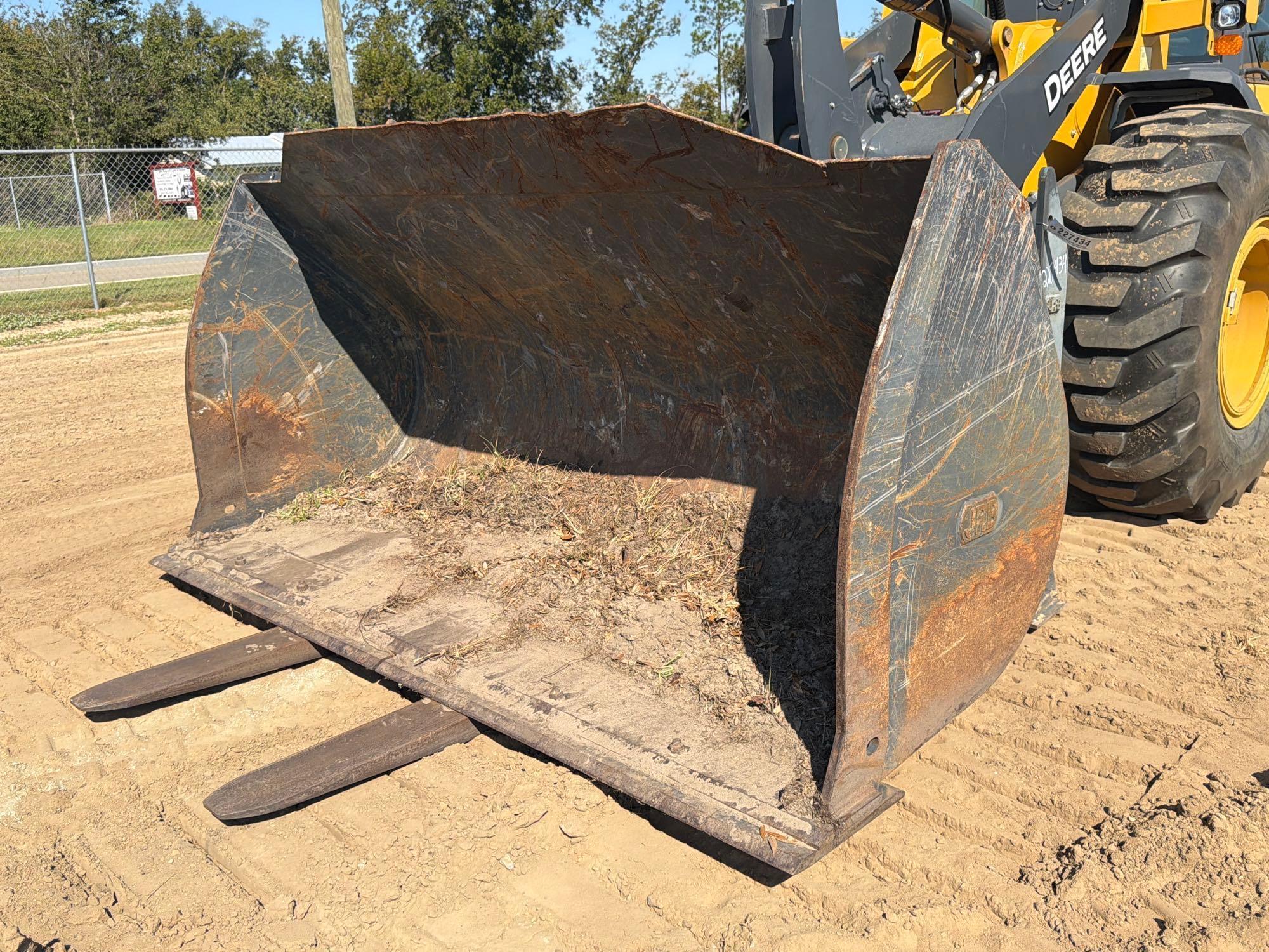 John Deere 444