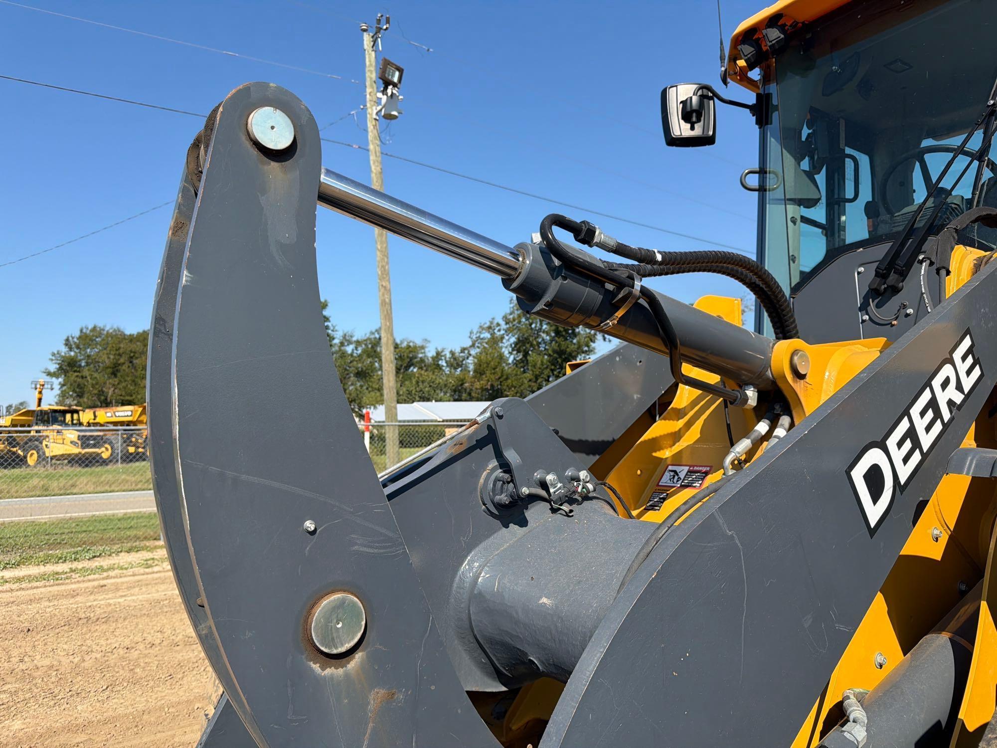 John Deere 444