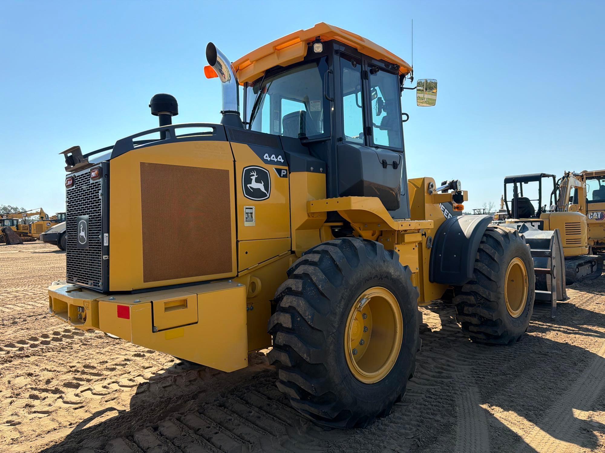 John Deere 444