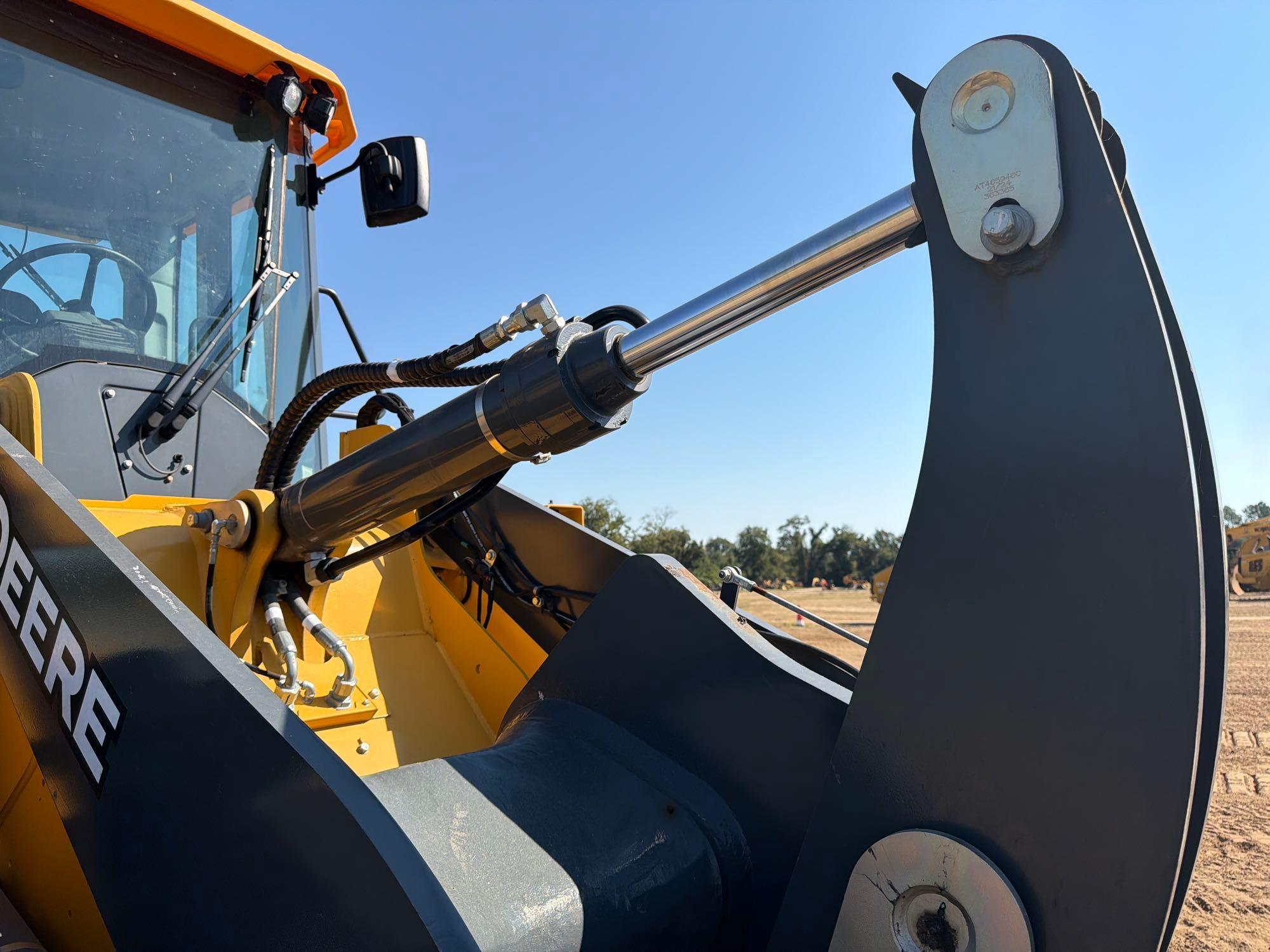 John Deere 444