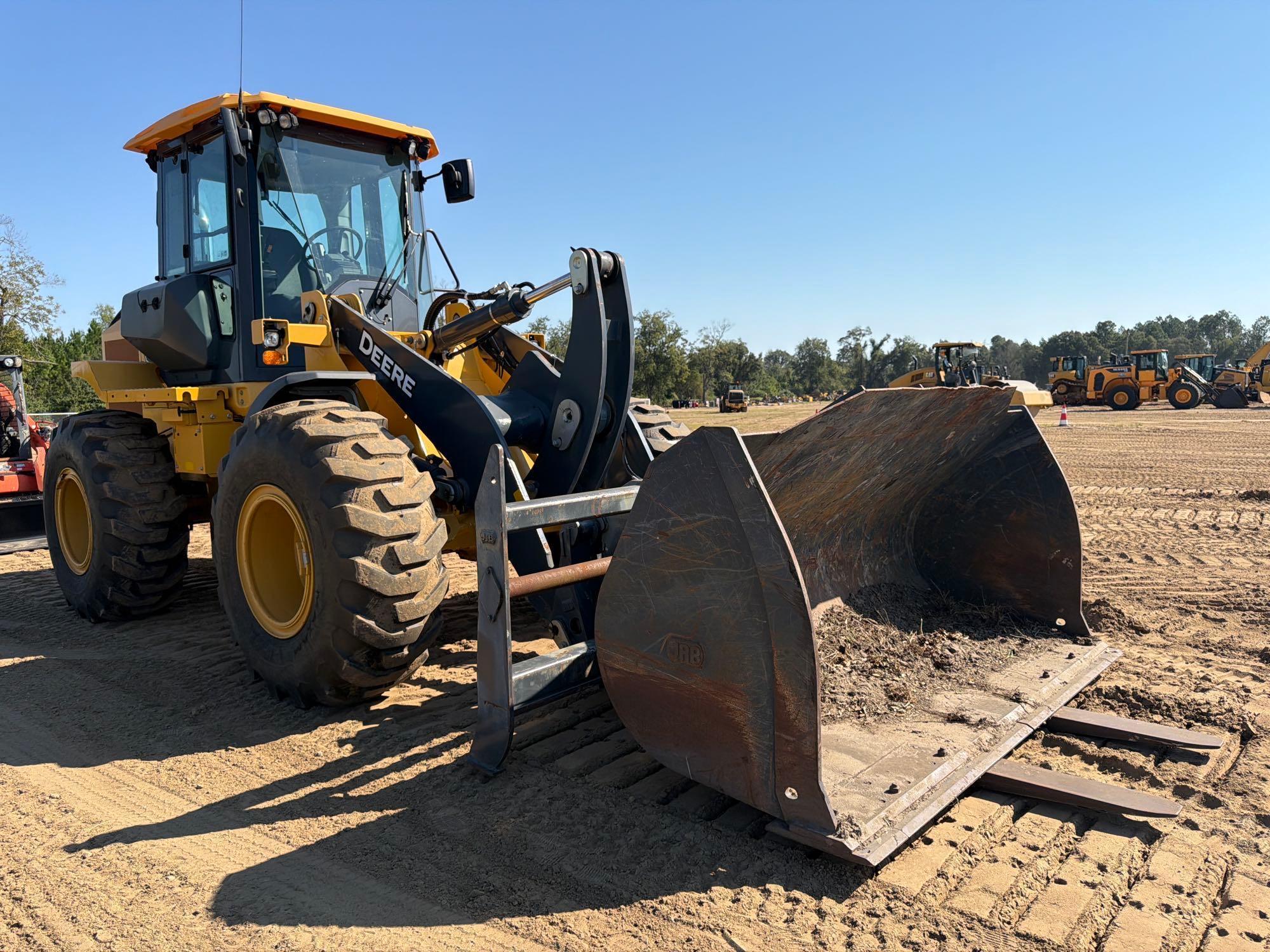 John Deere 444