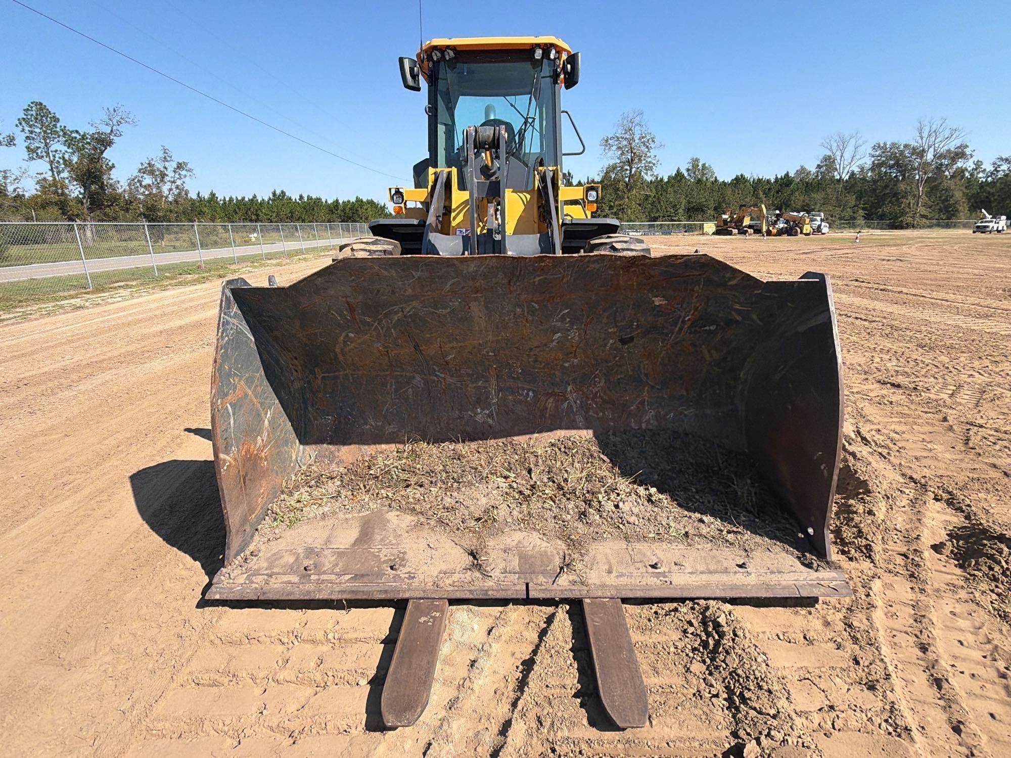 John Deere 444