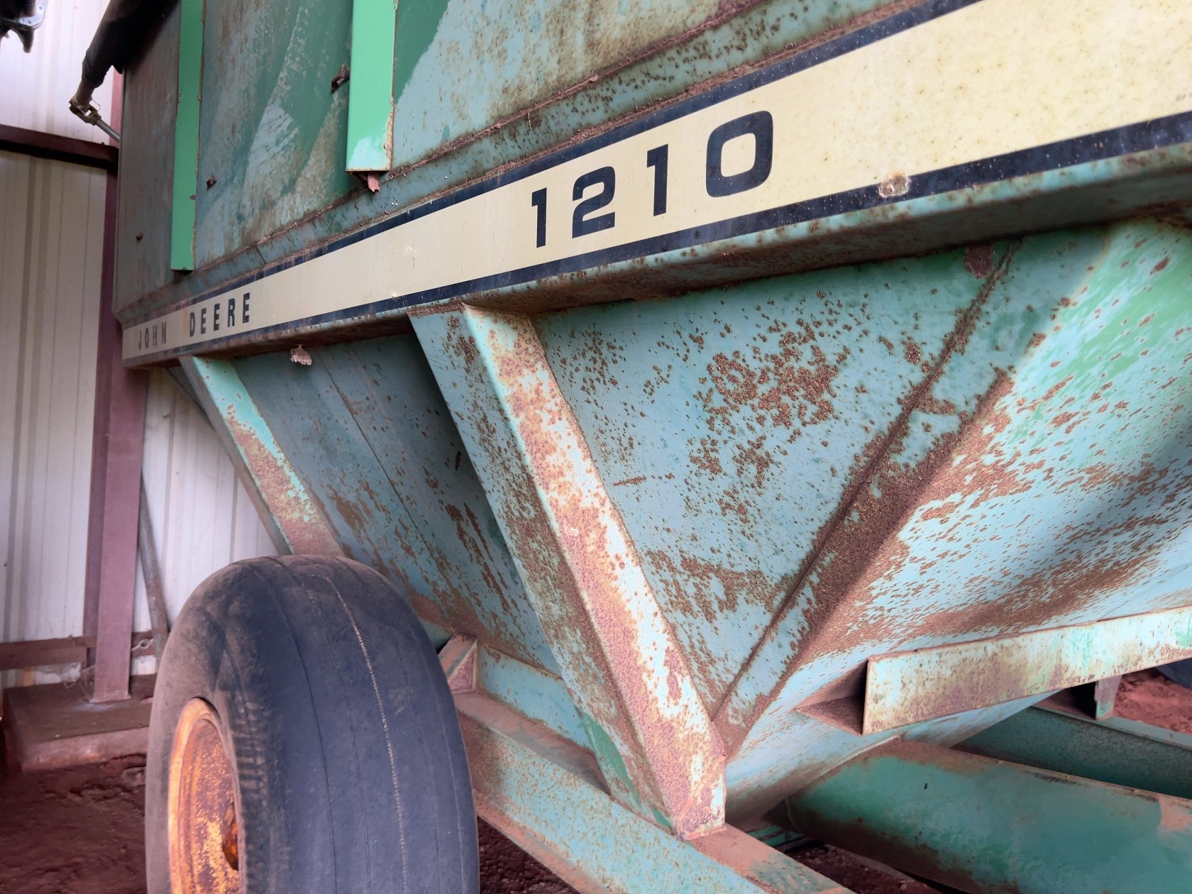 John Deere 1210
