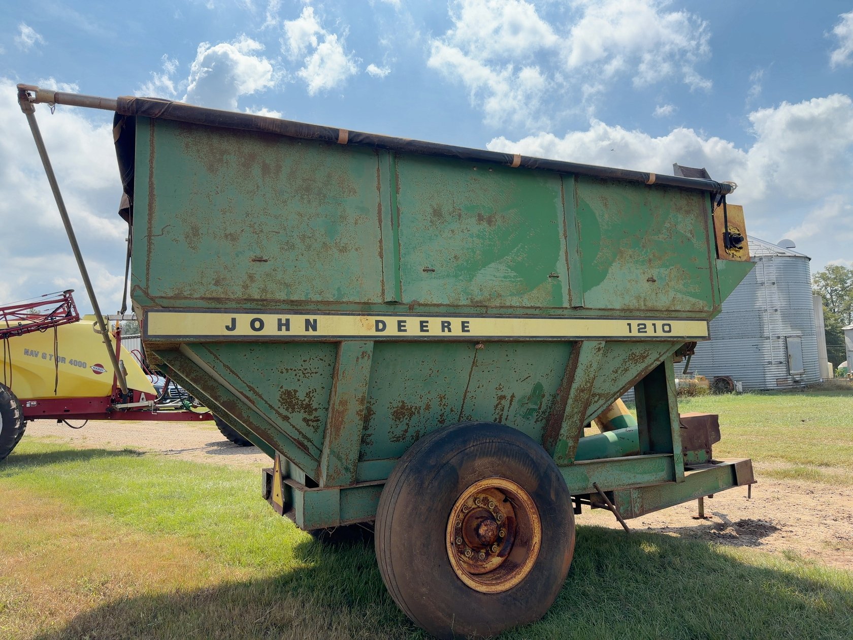 John Deere 1210
