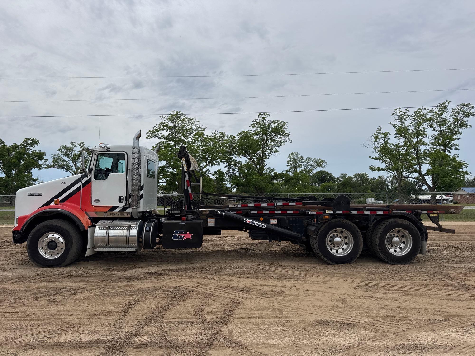 Photo of a 2021 Kenworth T800
