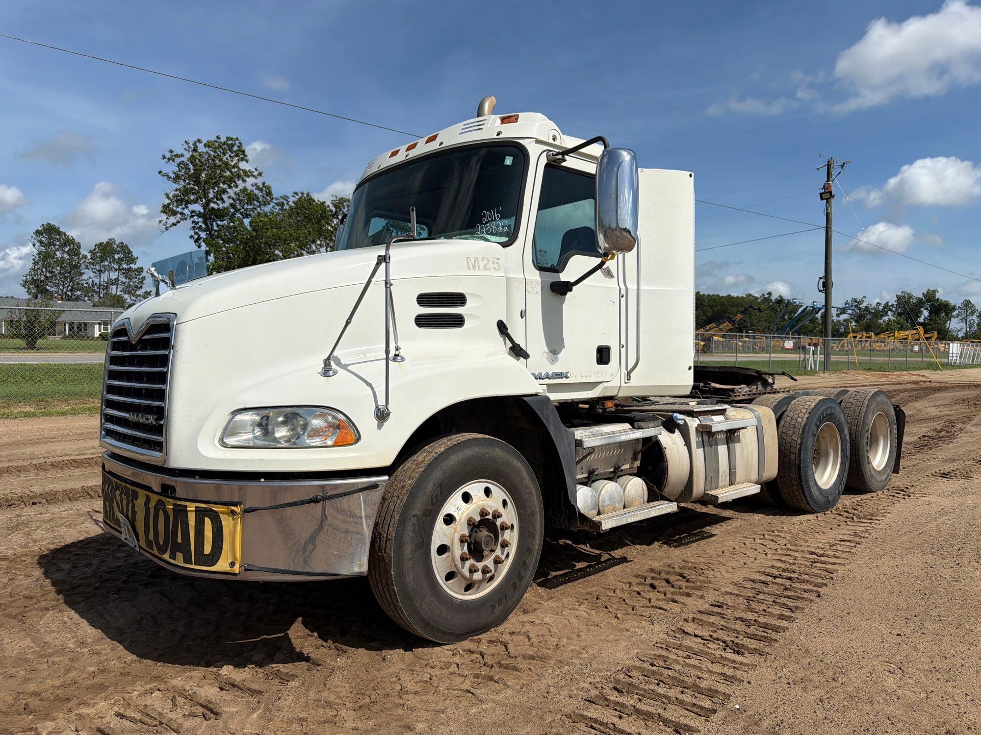 2016 Mack CXU613