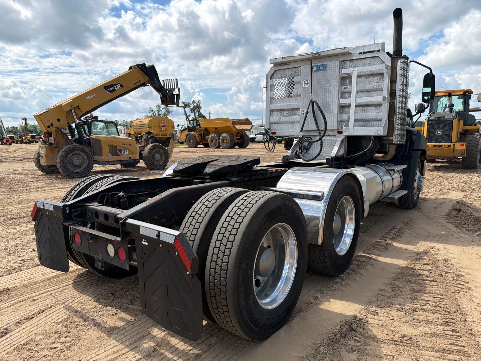2014 Caterpillar CT660