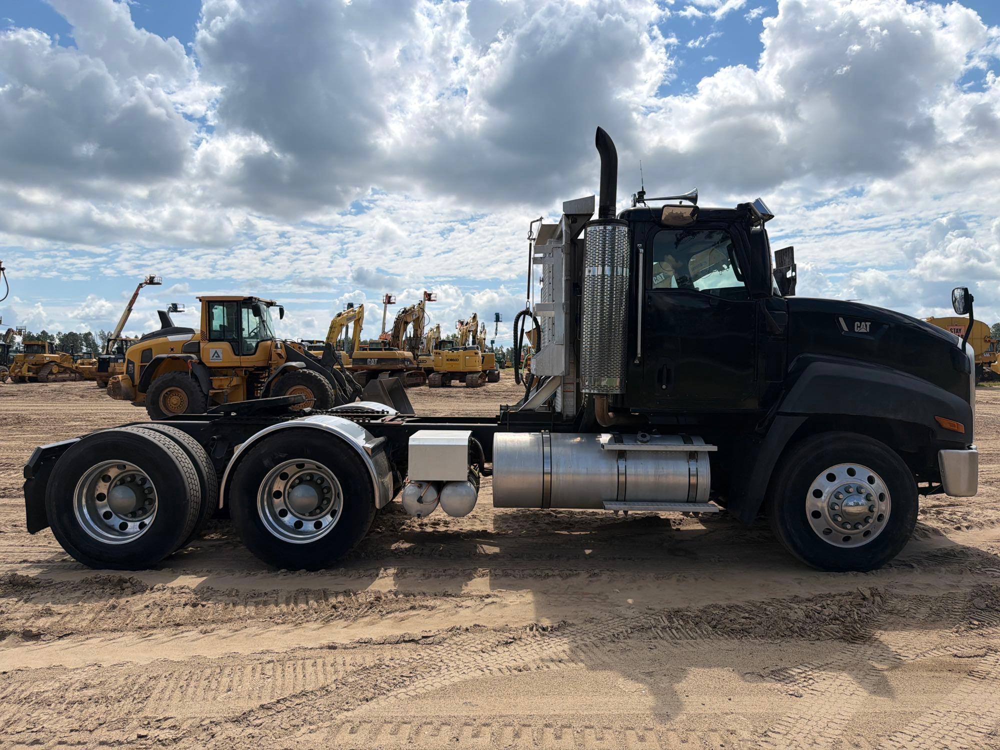 2014 Caterpillar CT660