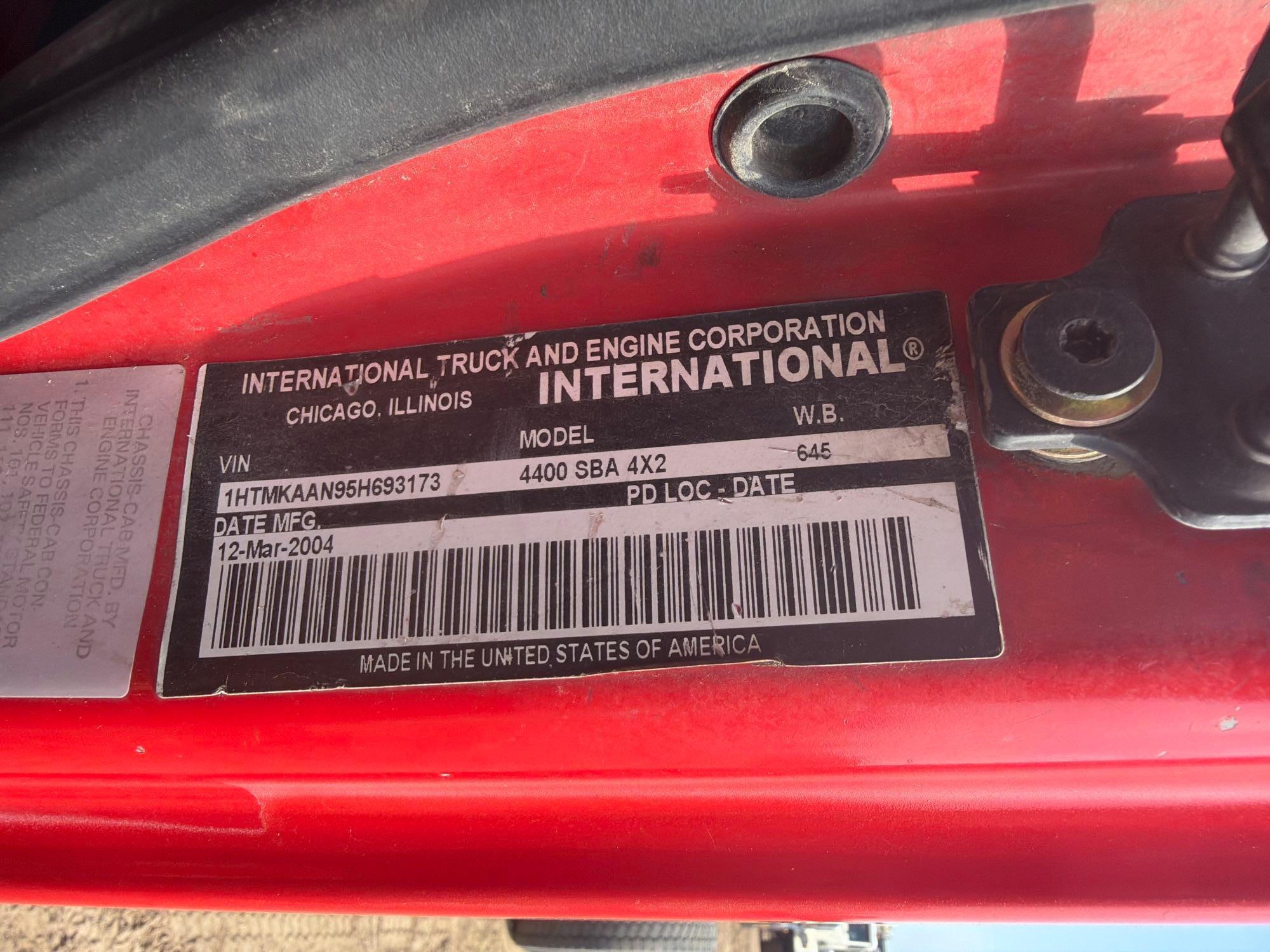 2005 International 4400 SBA 4X2