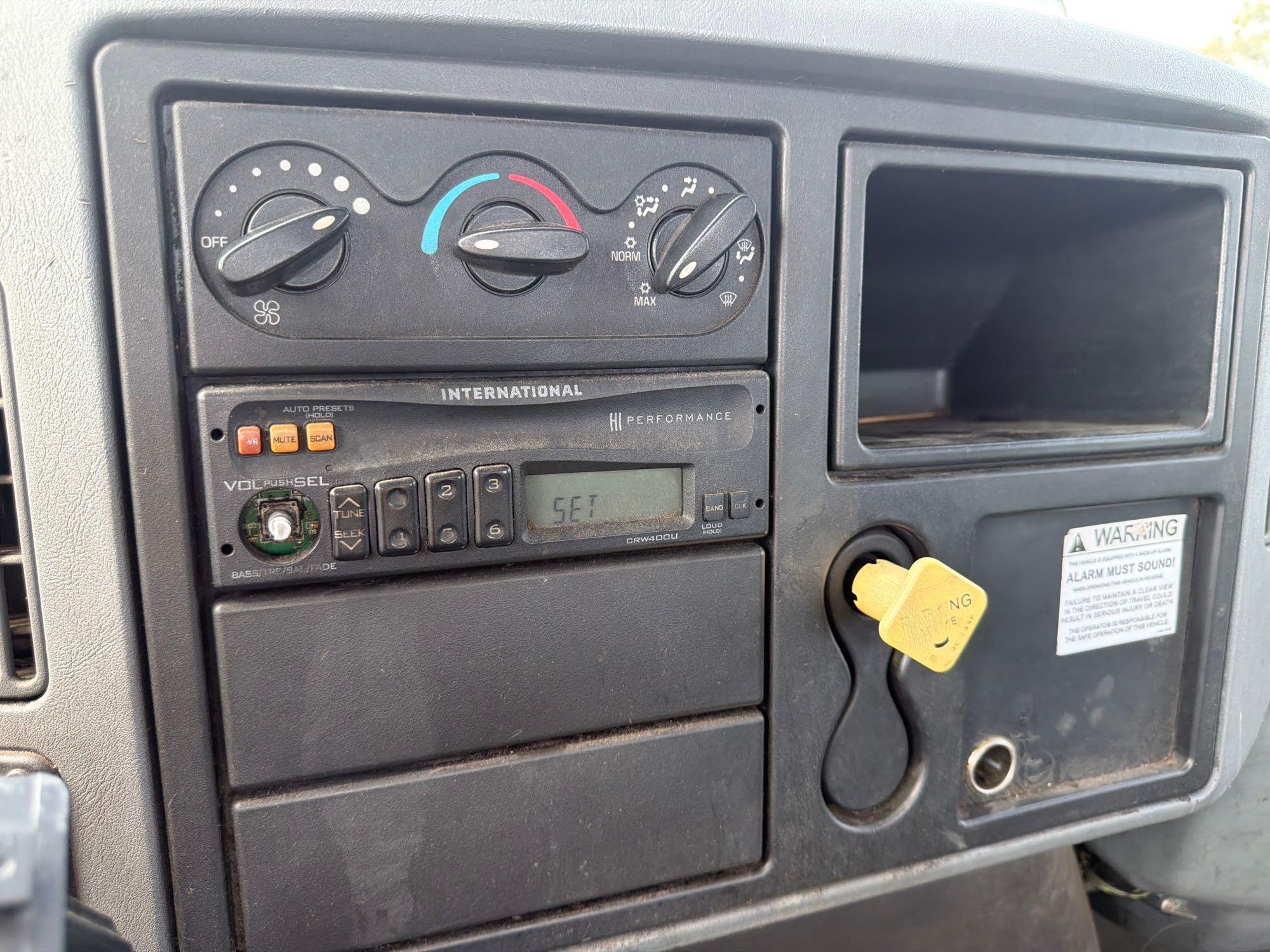 2005 International 4400 SBA 4X2