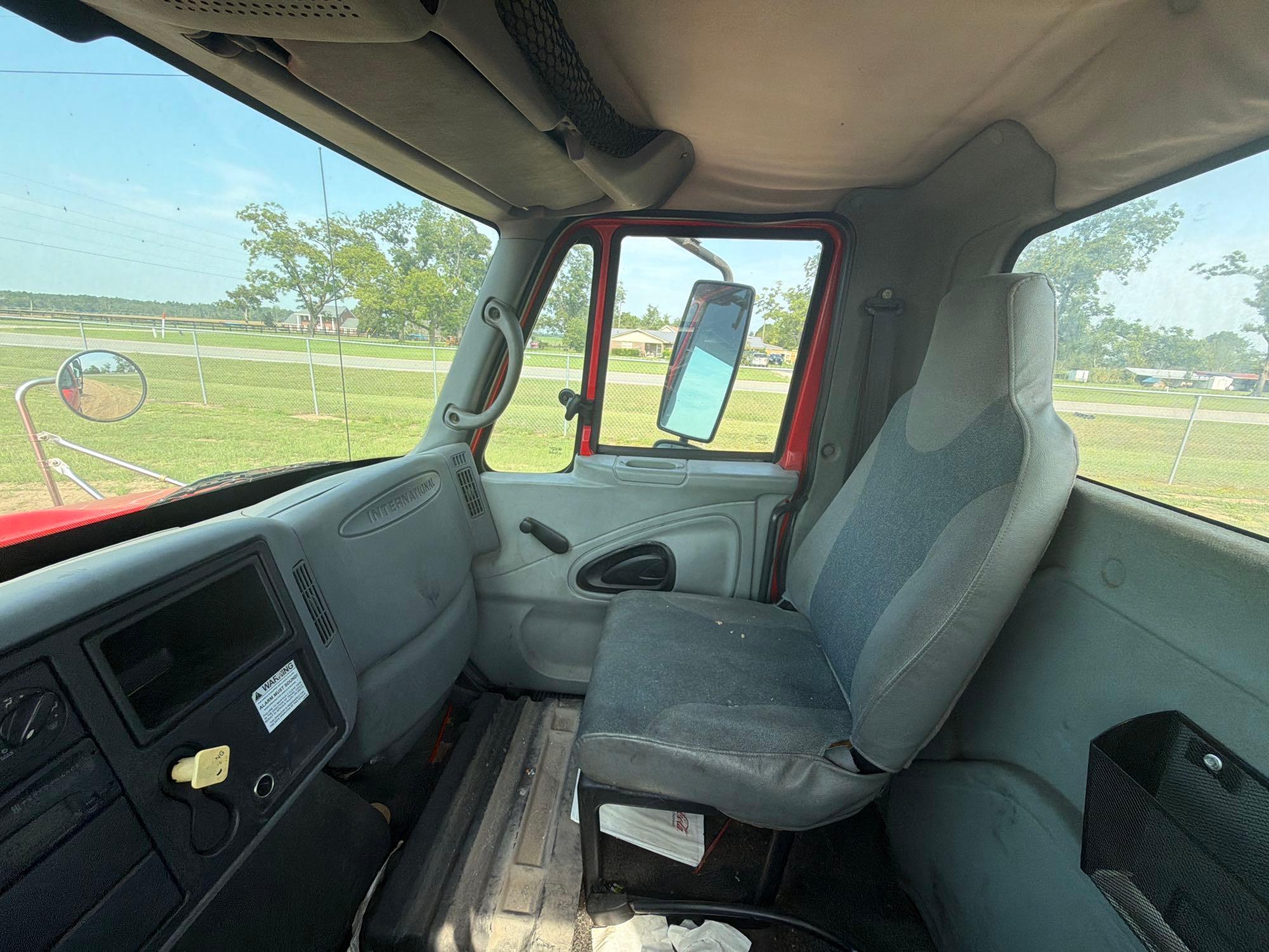 2005 International 4400 SBA 4X2