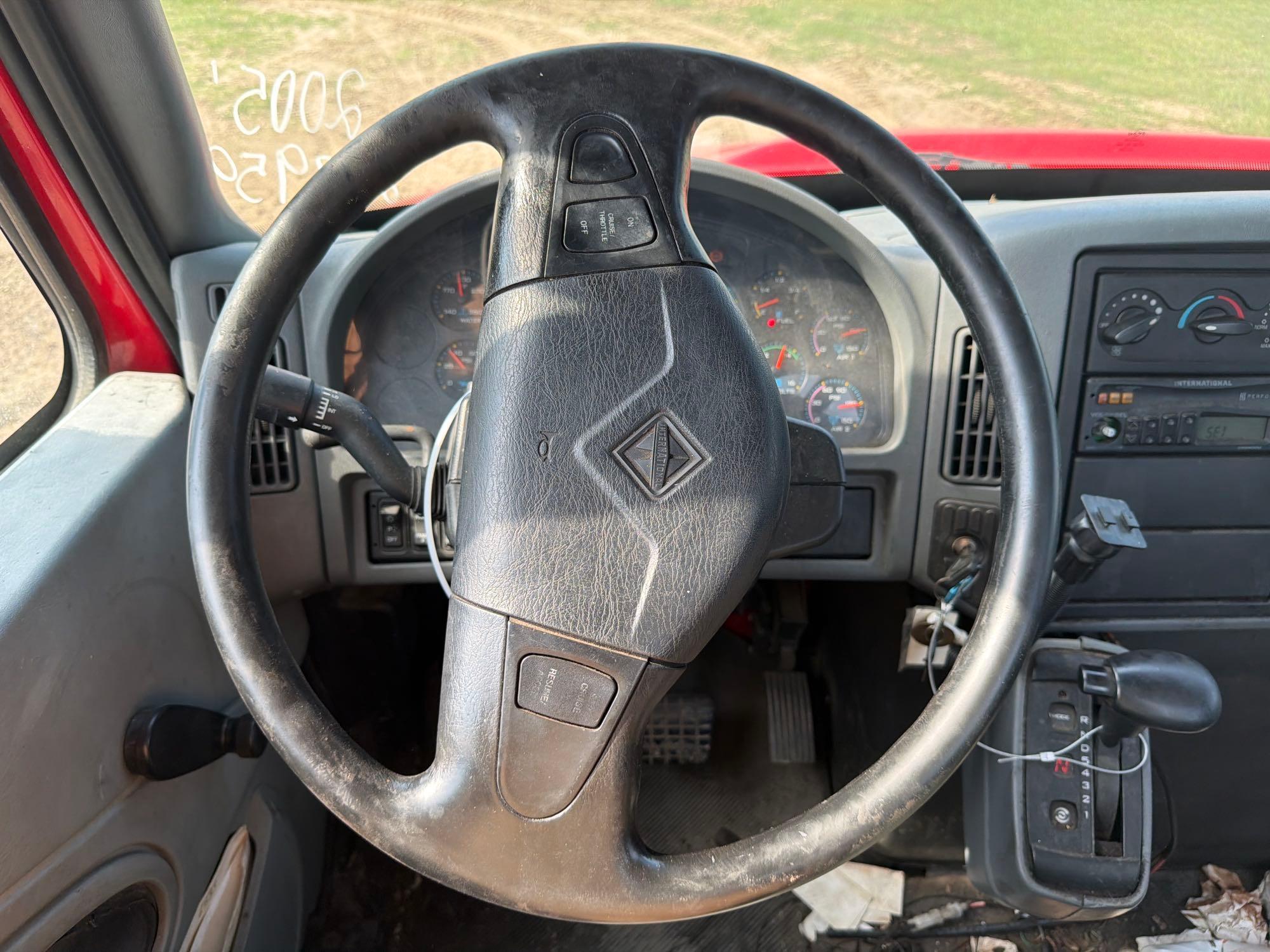 2005 International 4400 SBA 4X2