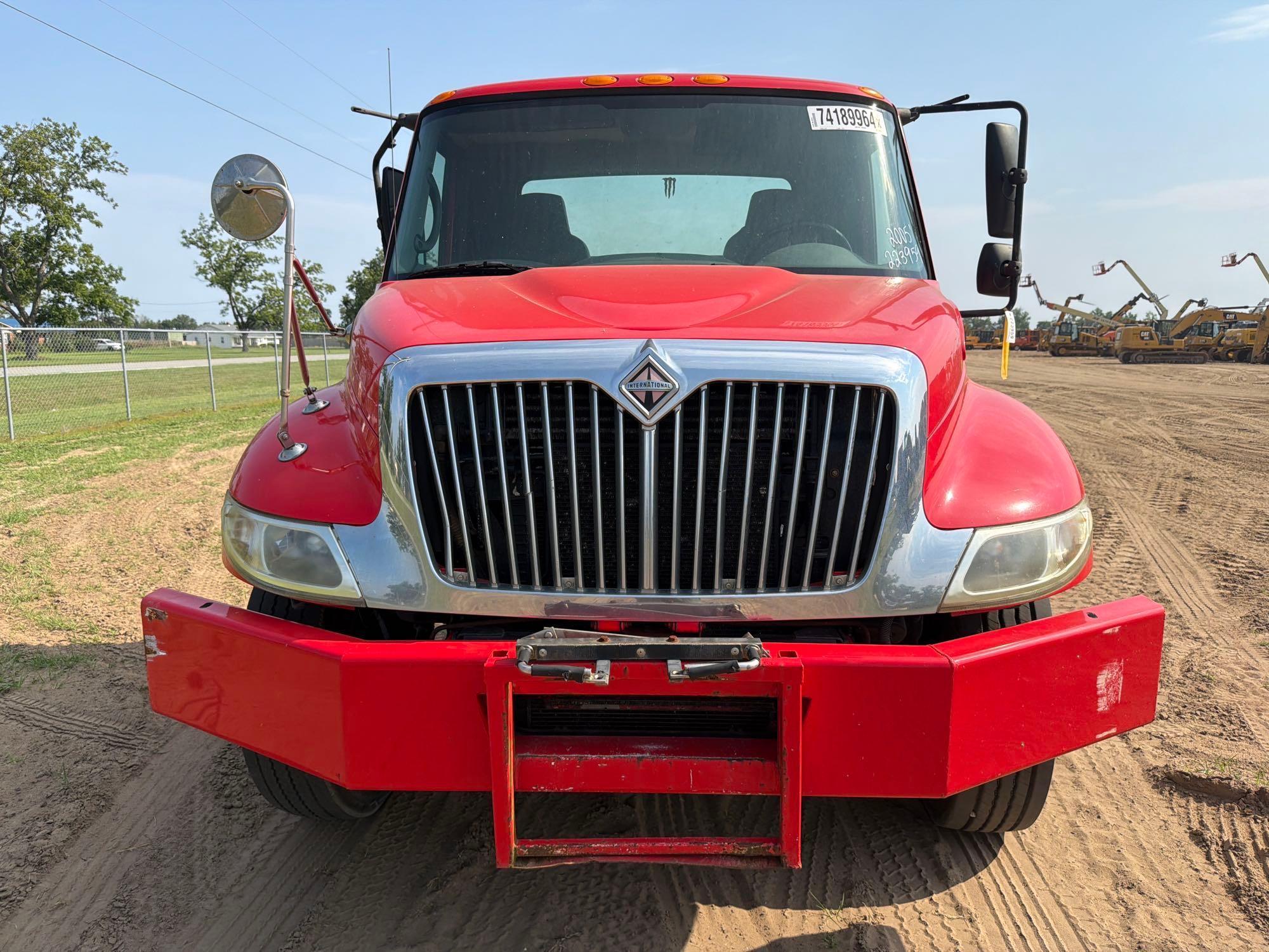 2005 International 4400 SBA 4X2