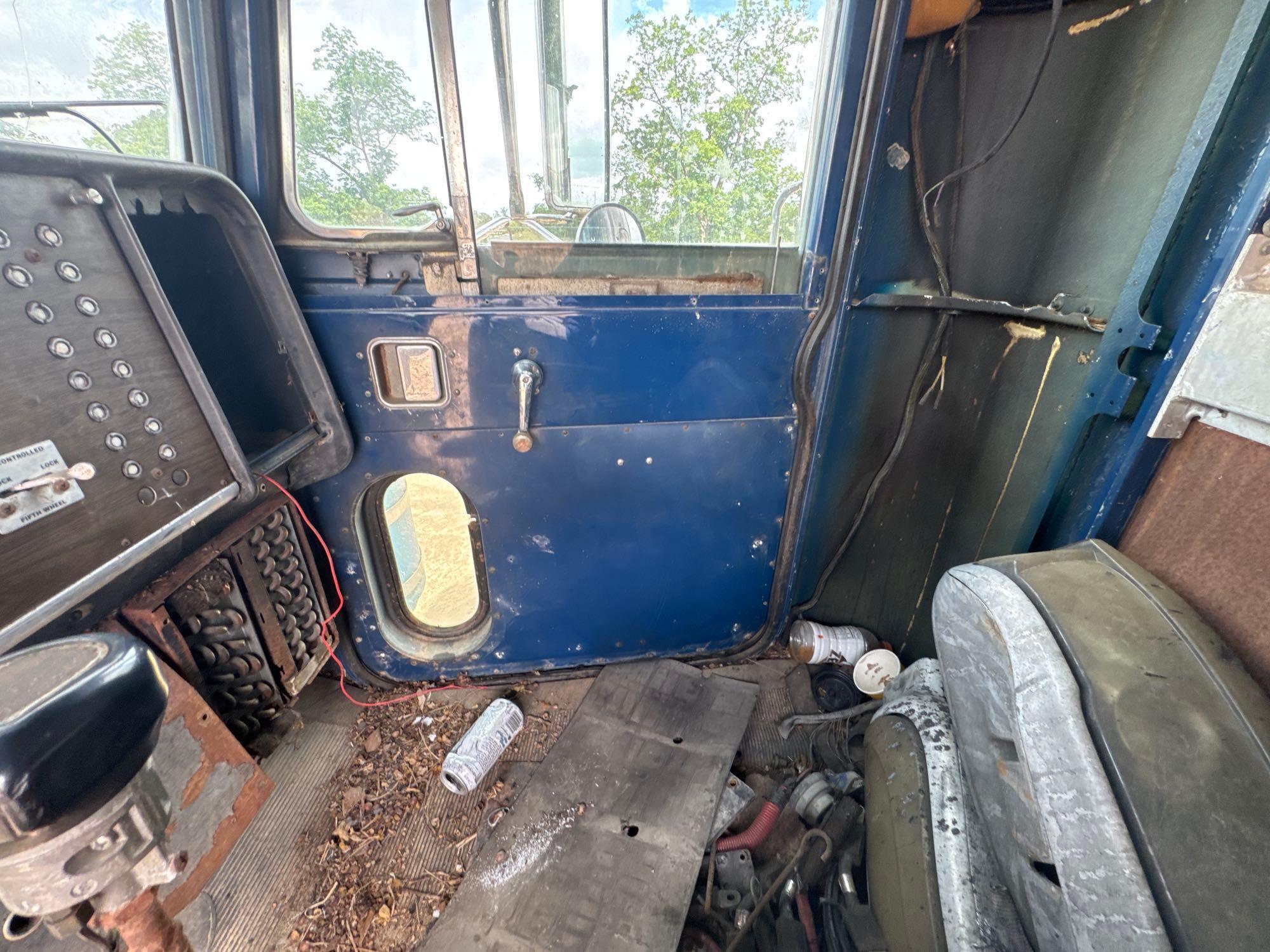 1987 Peterbilt 303
