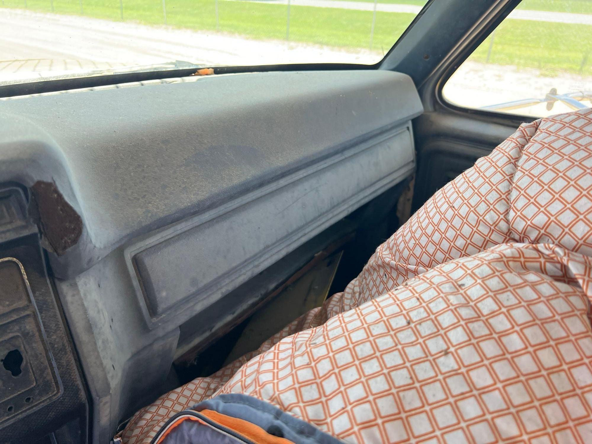 1989 Ford F700