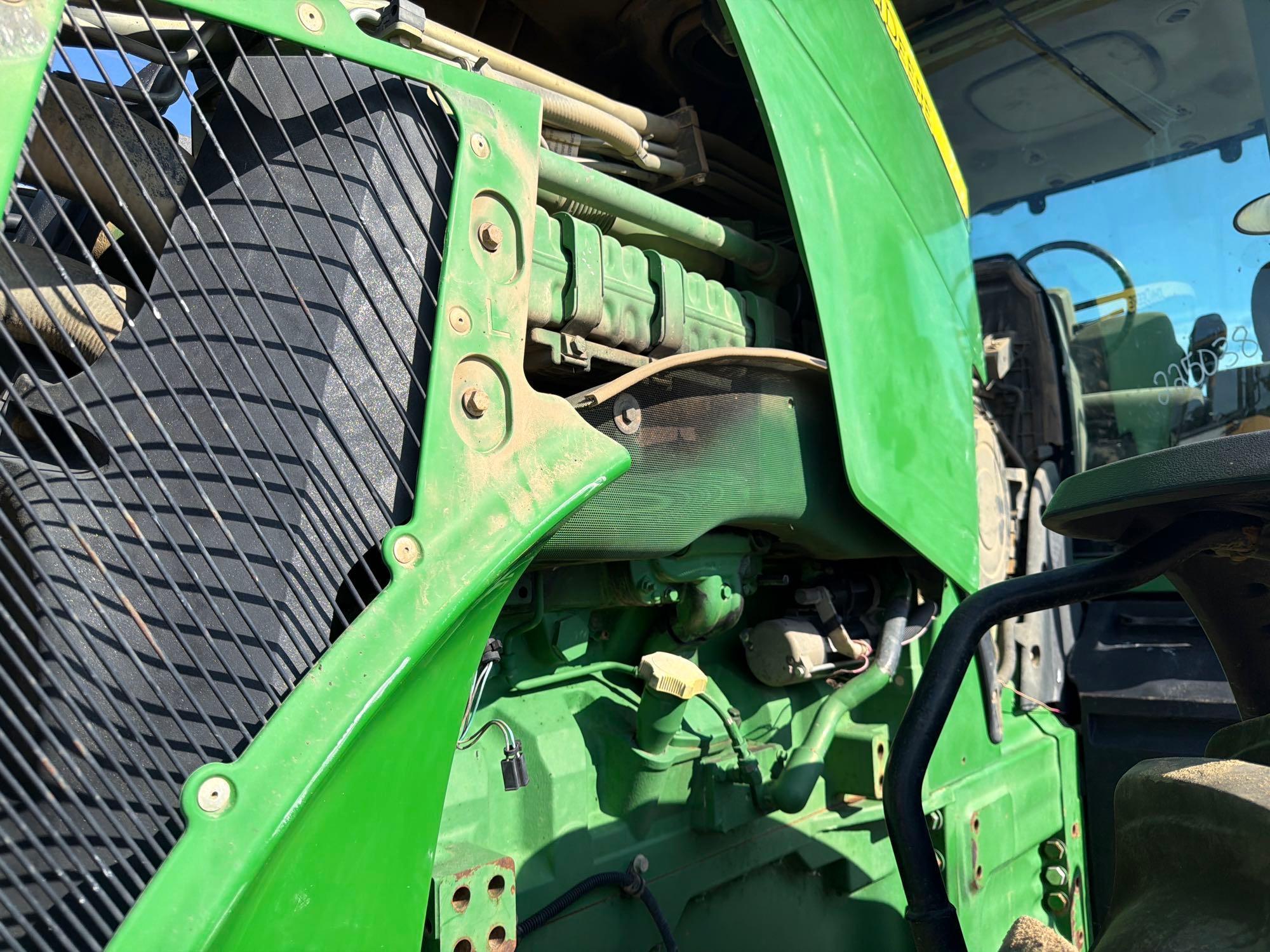 John Deere 8260R
