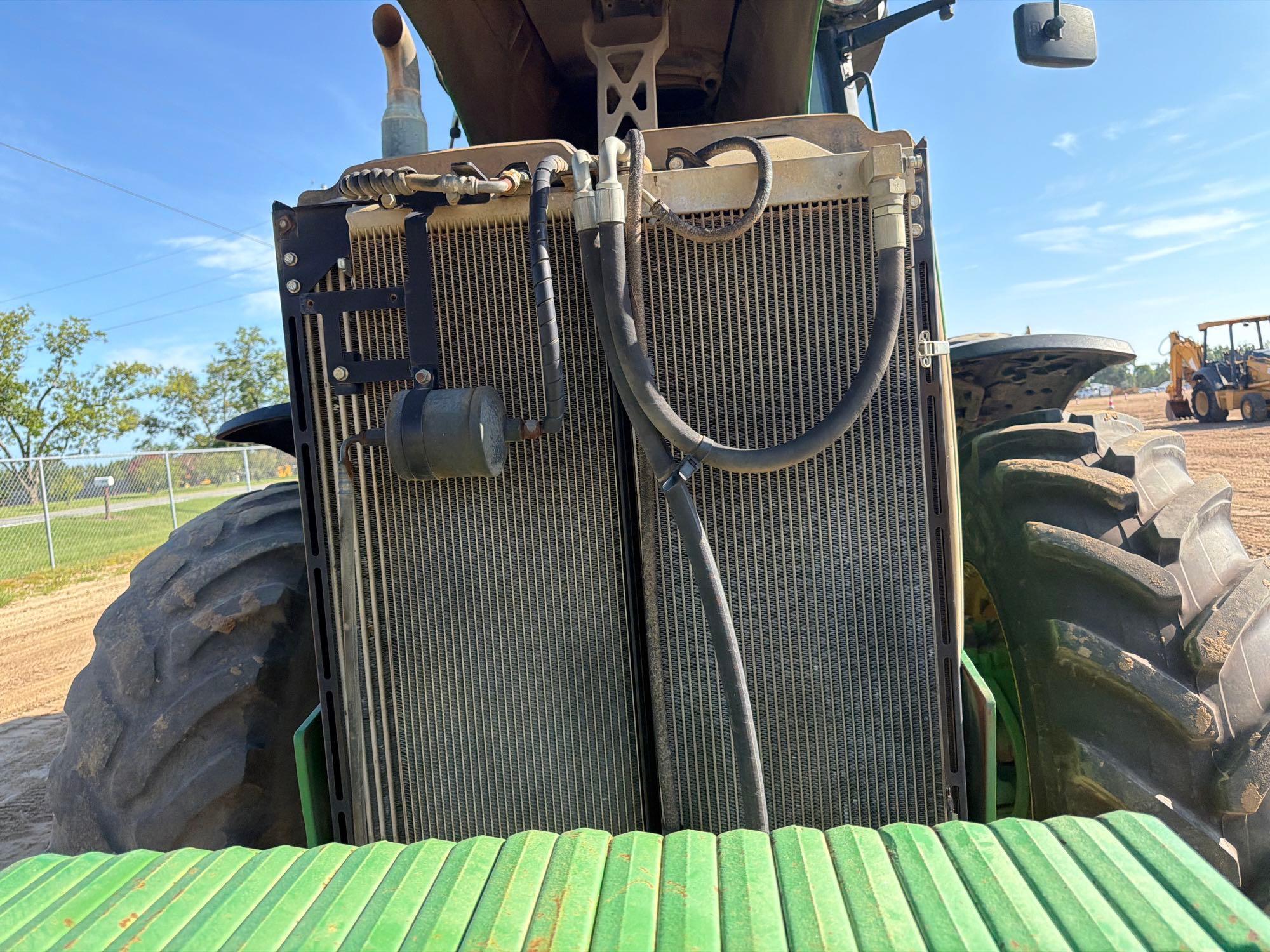 John Deere 8260R