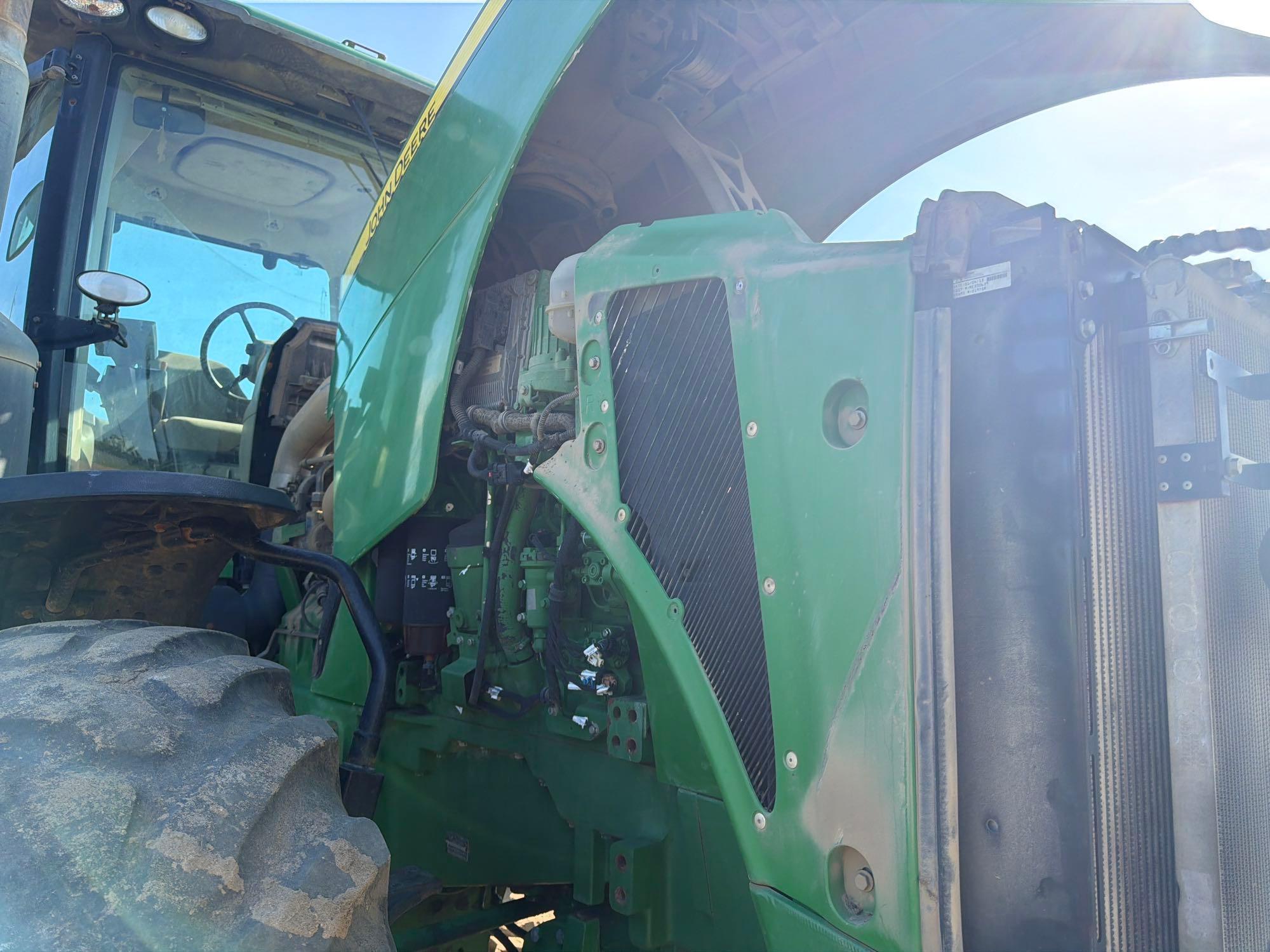 John Deere 8260R