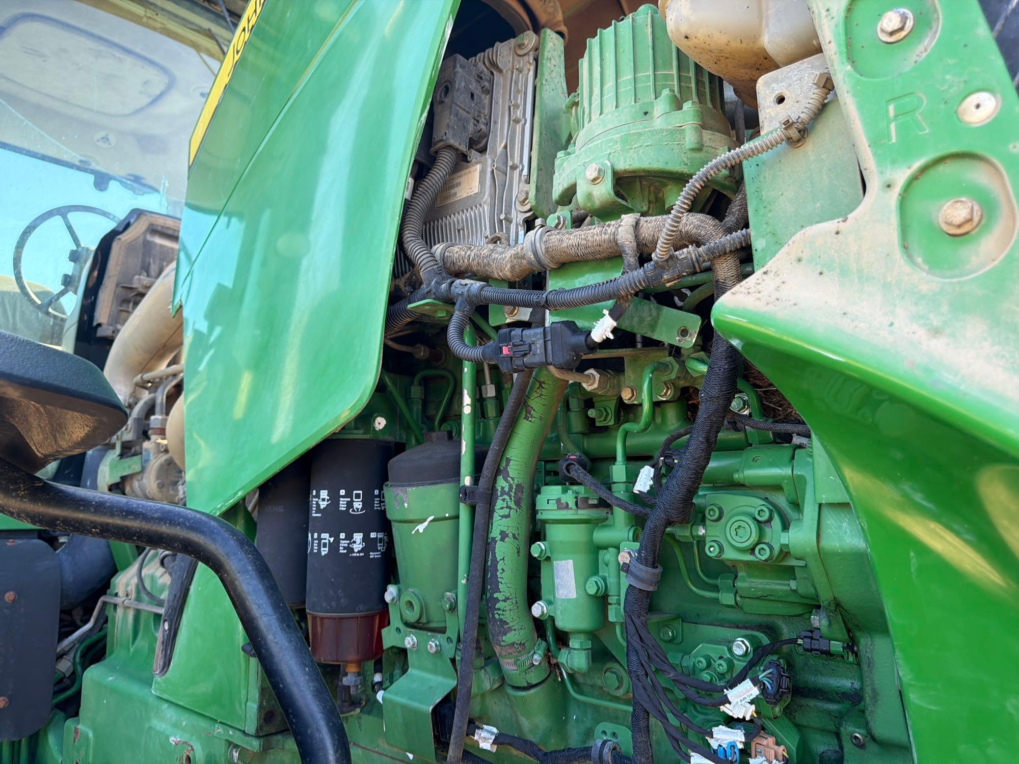 John Deere 8260R