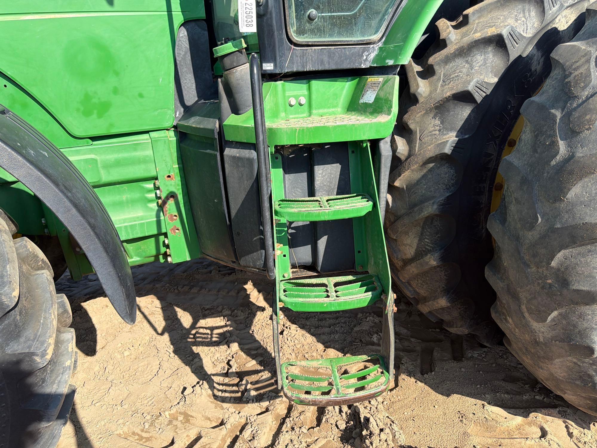 John Deere 8260R
