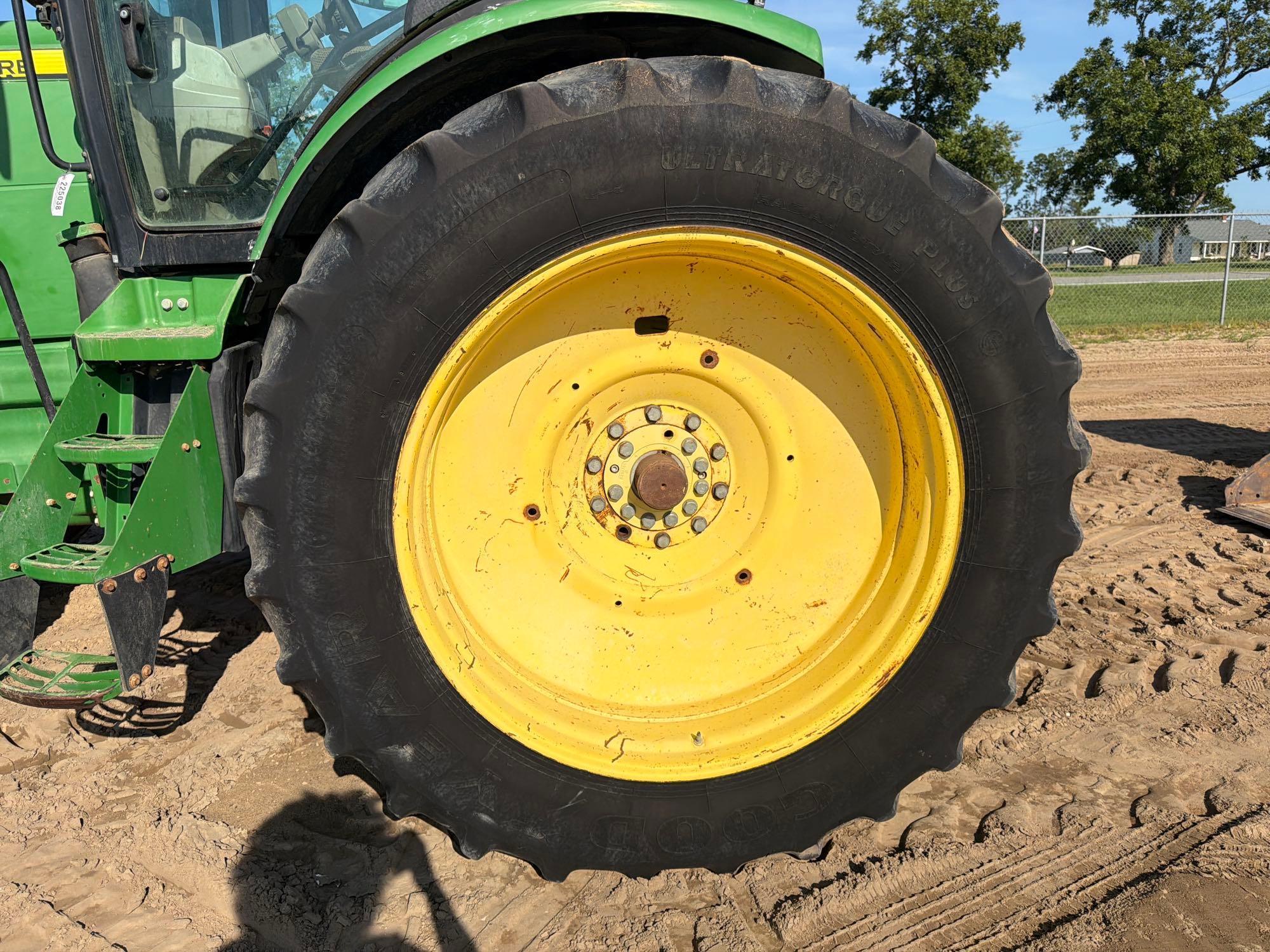 John Deere 8260R