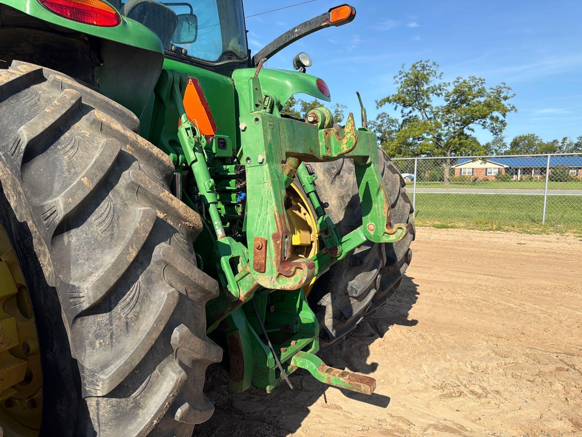 John Deere 8260R