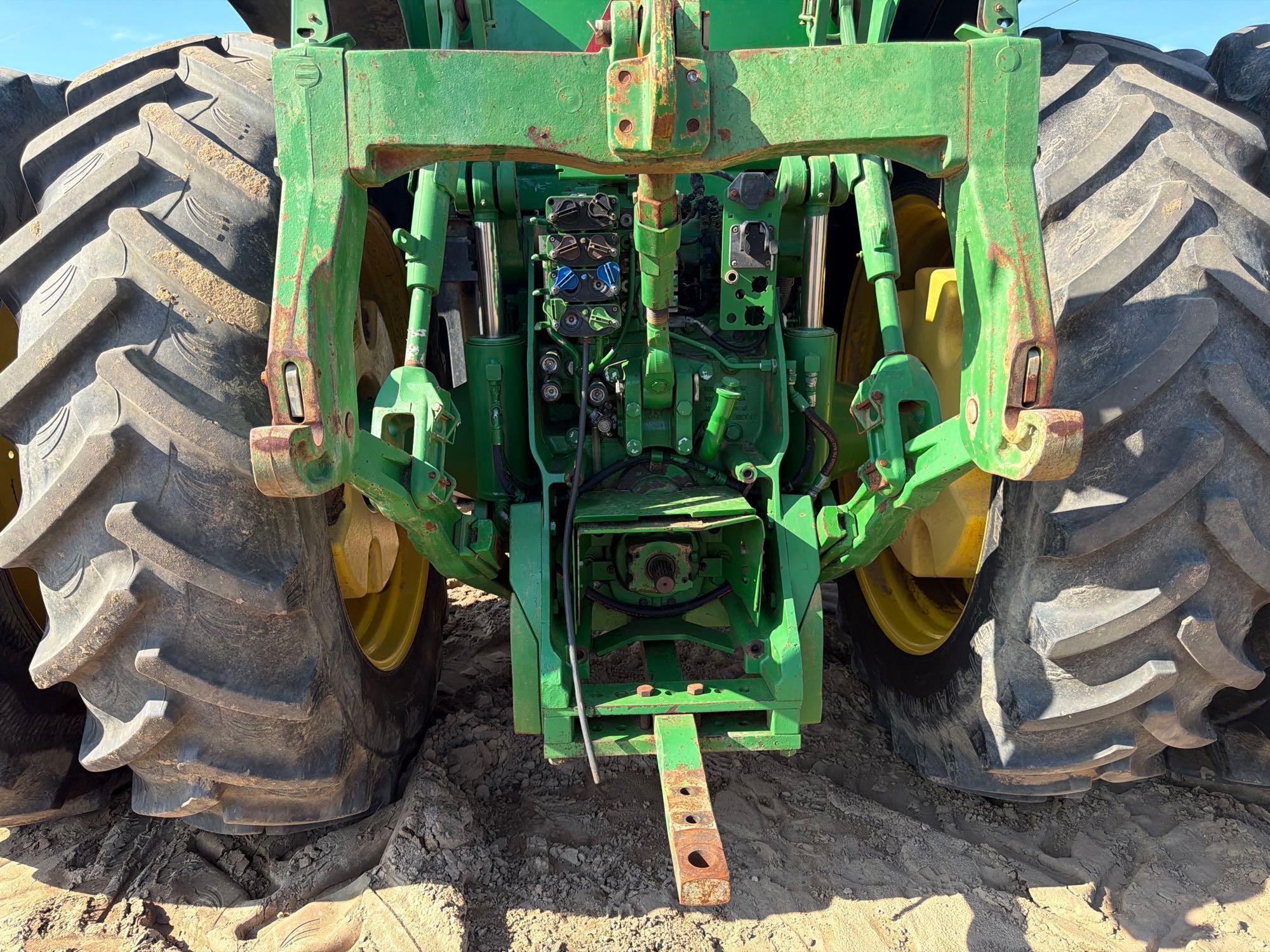 John Deere 8260R