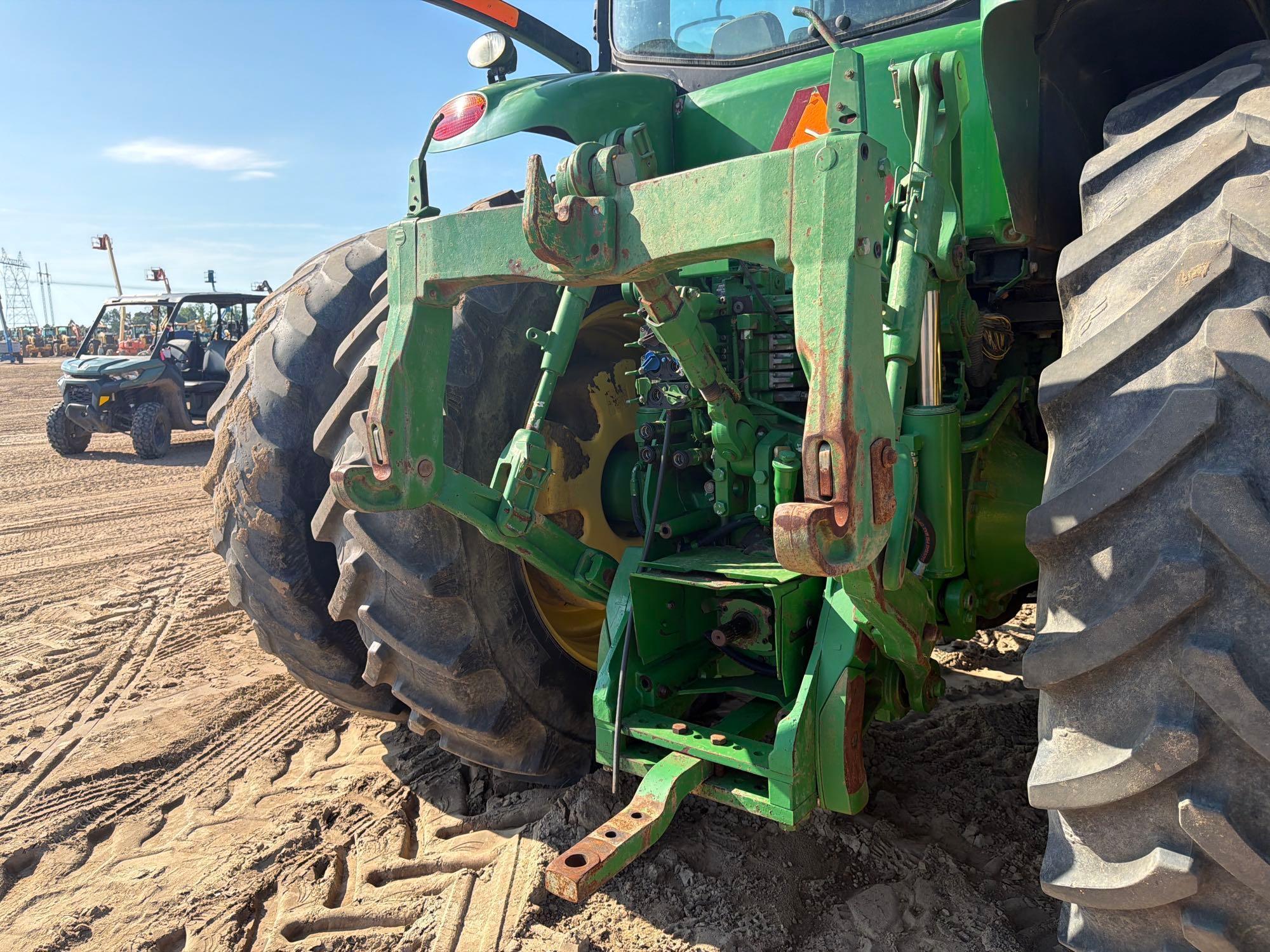 John Deere 8260R