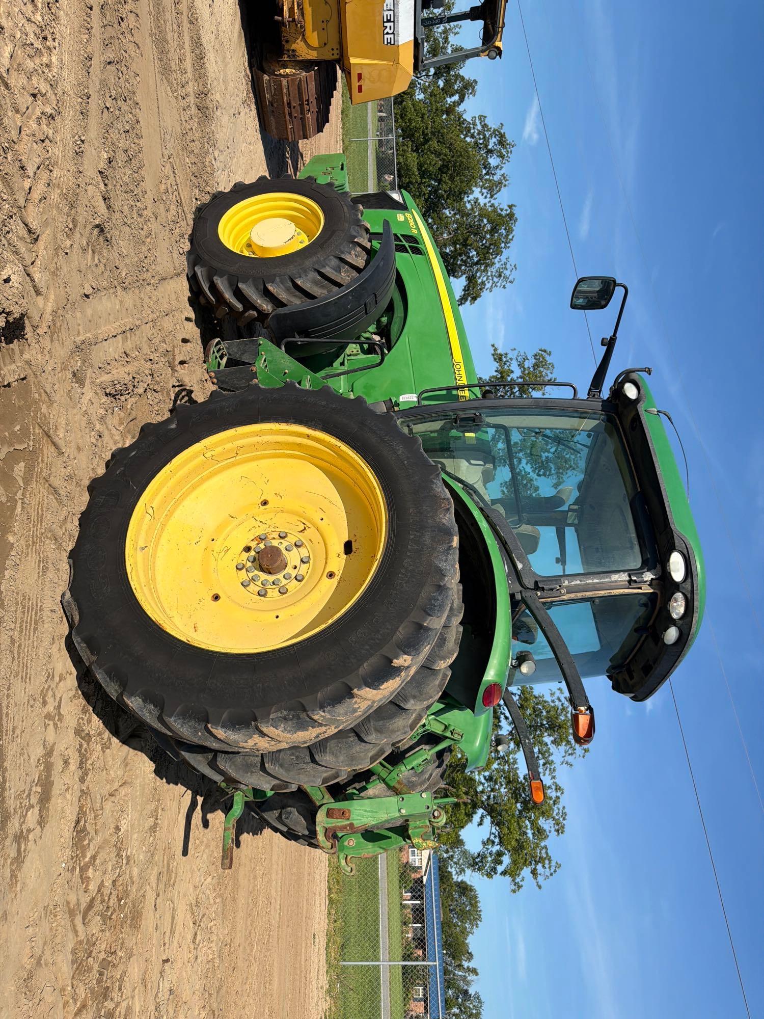 John Deere 8260R