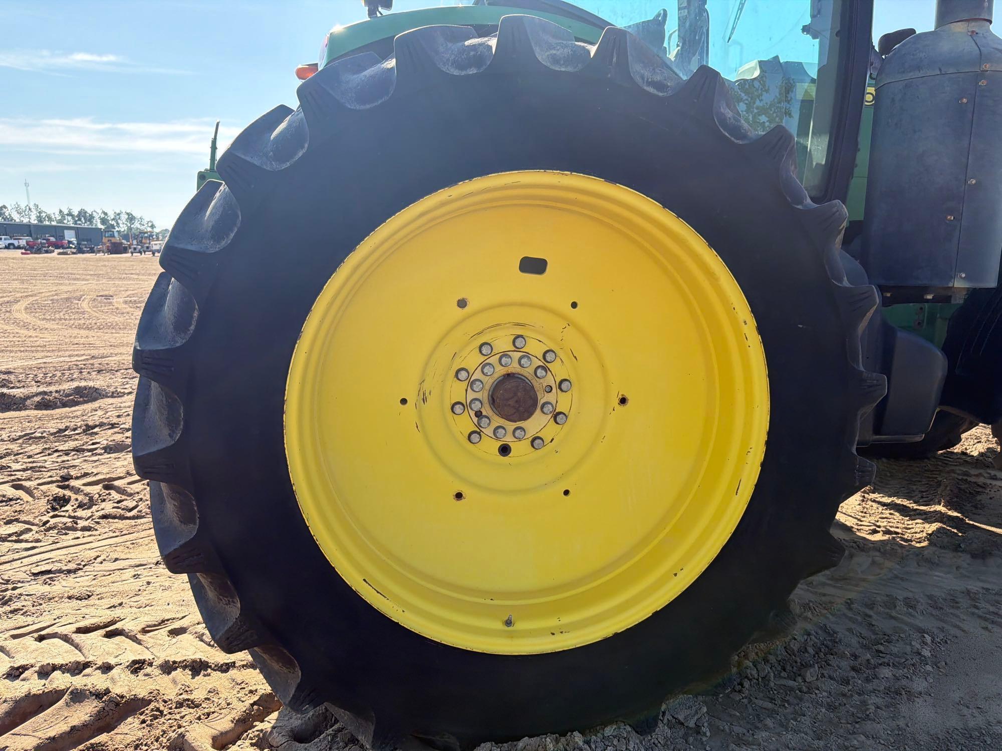 John Deere 8260R