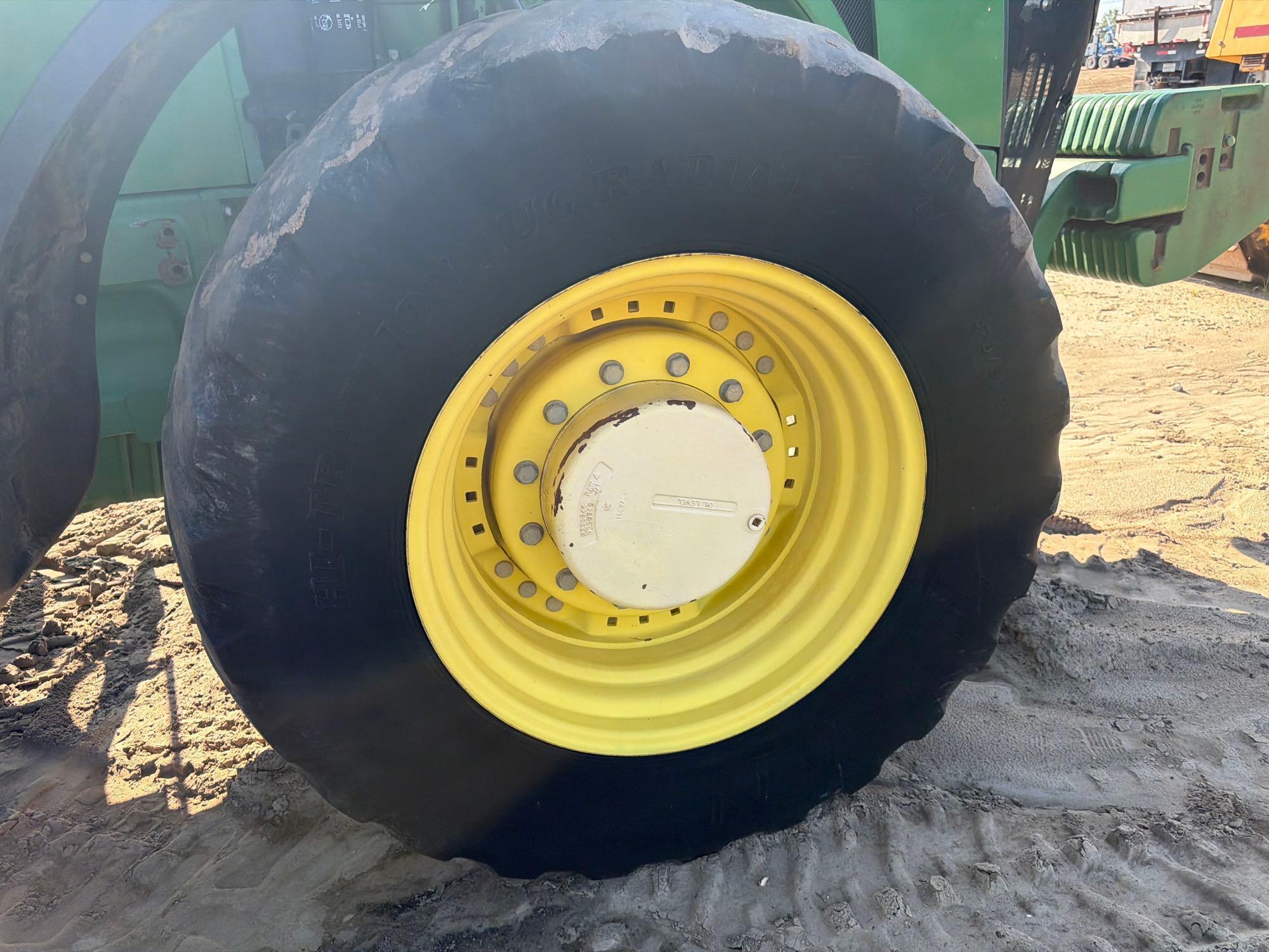 John Deere 8260R