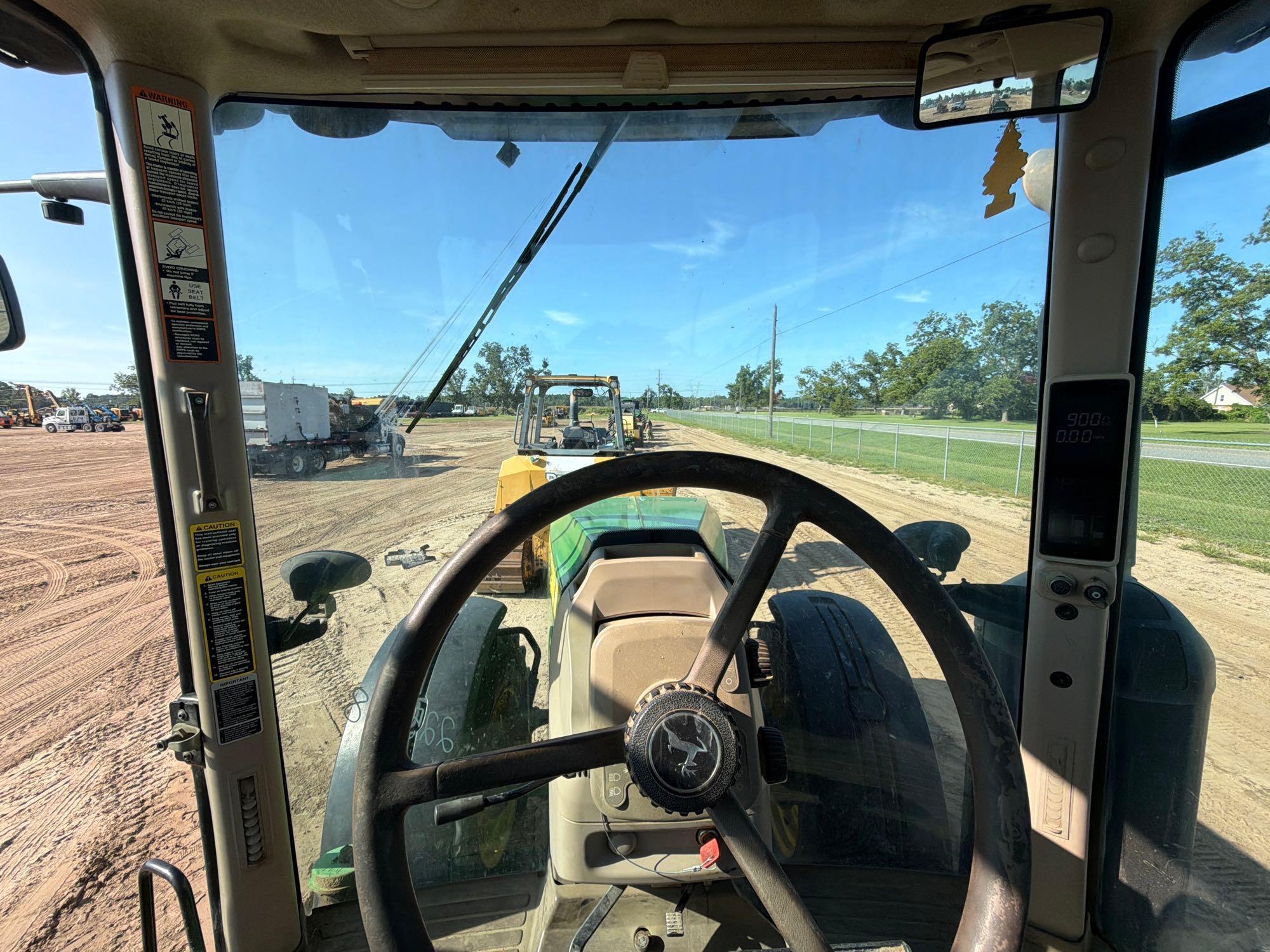 John Deere 8260R