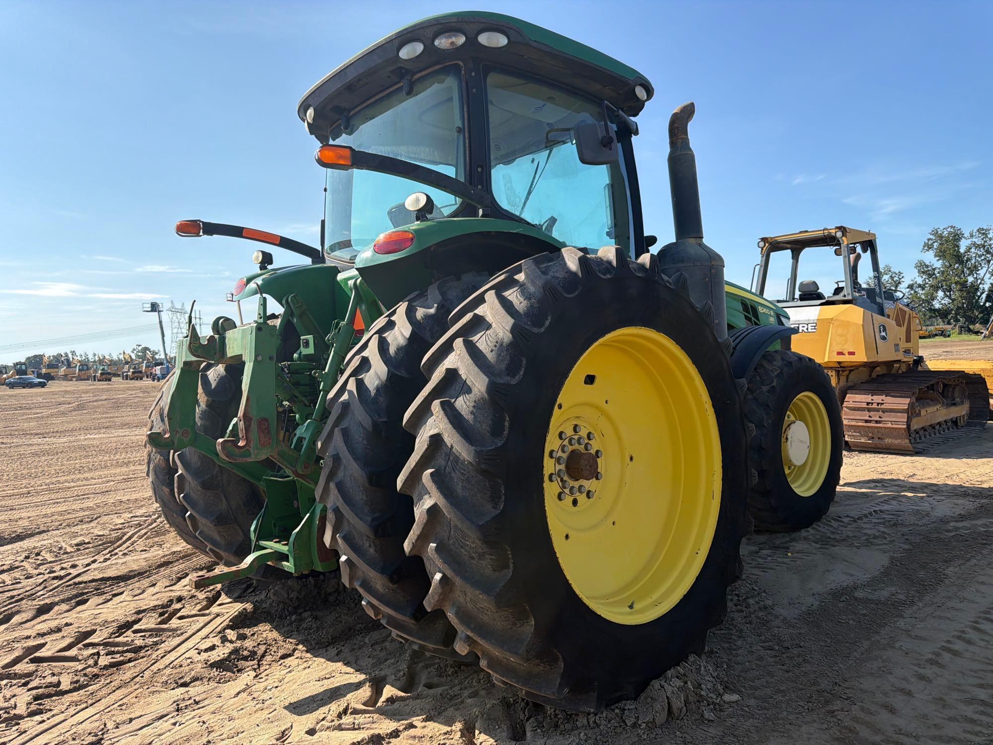 John Deere 8260R