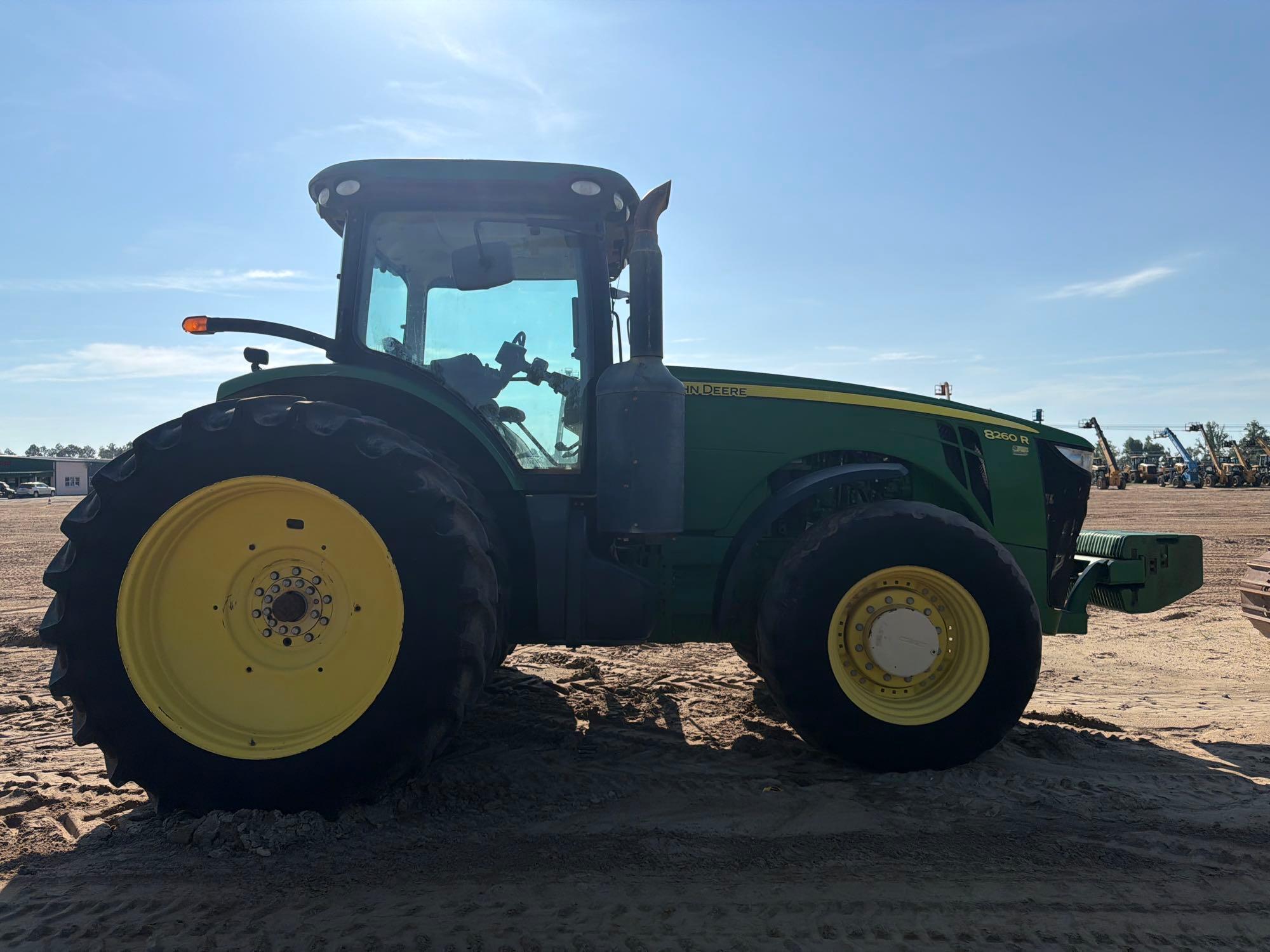 John Deere 8260R