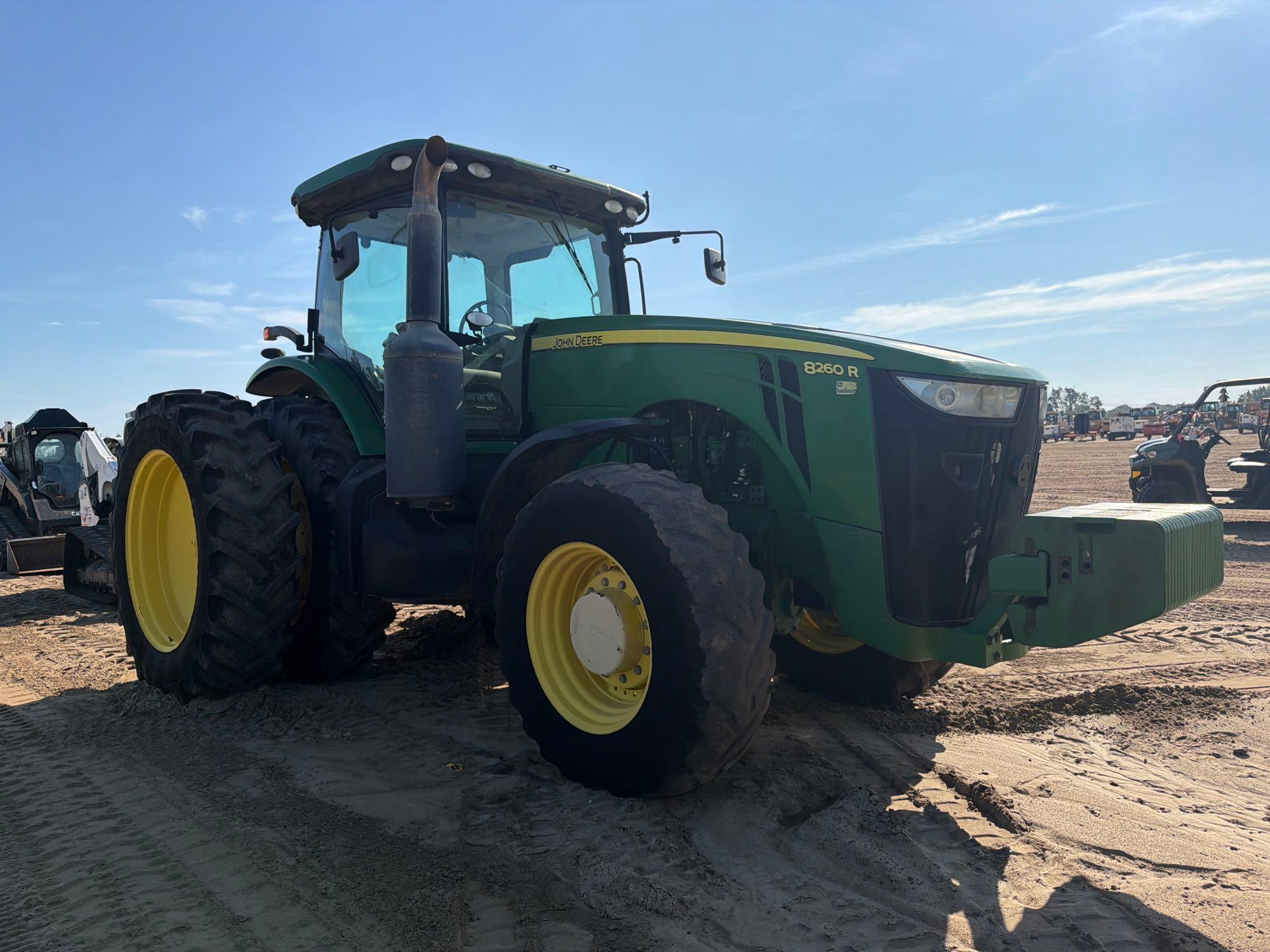 John Deere 8260R