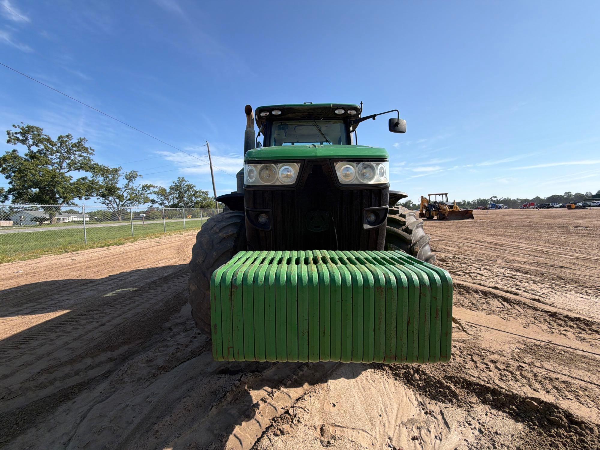 John Deere 8260R