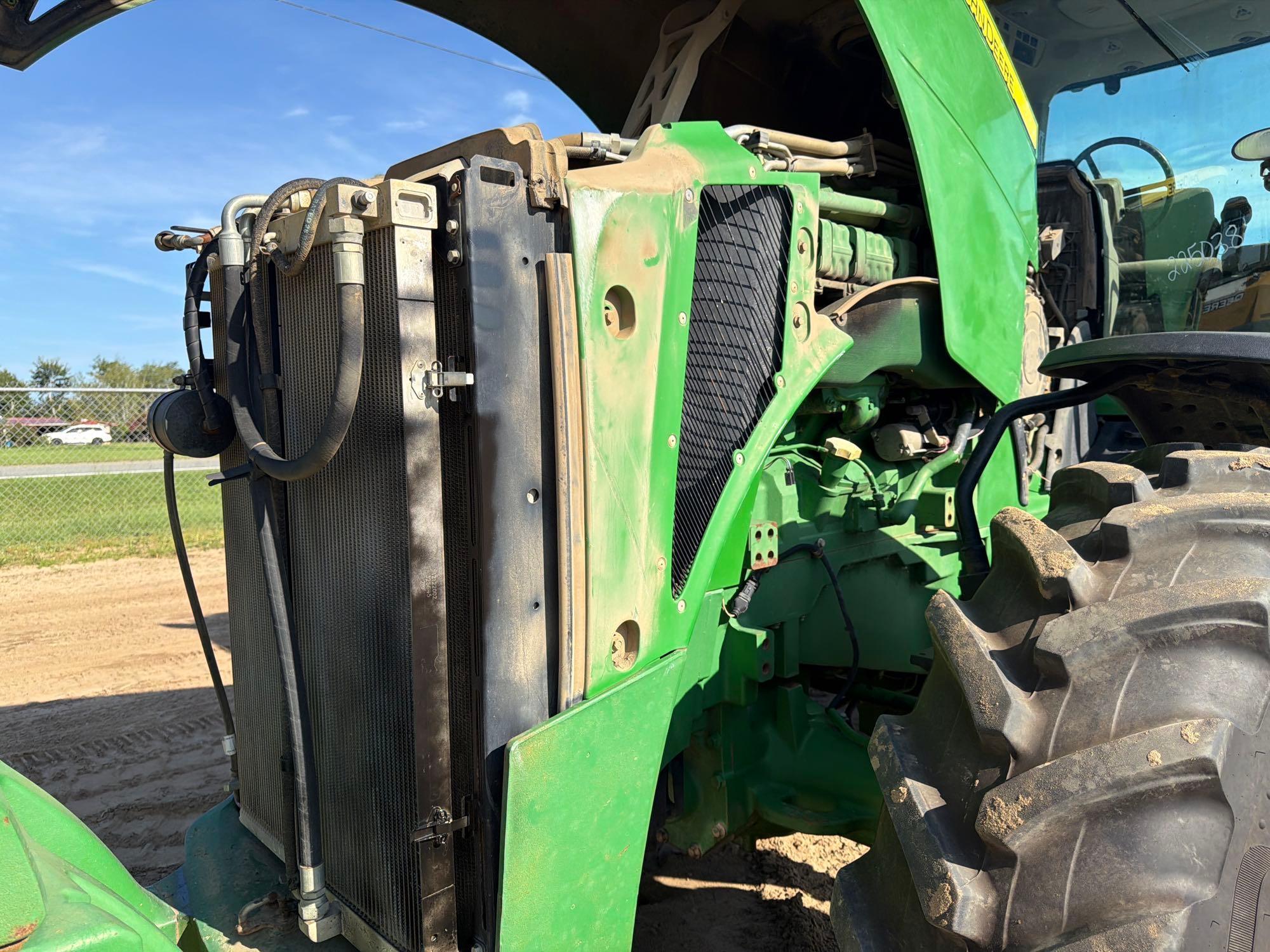 John Deere 8260R