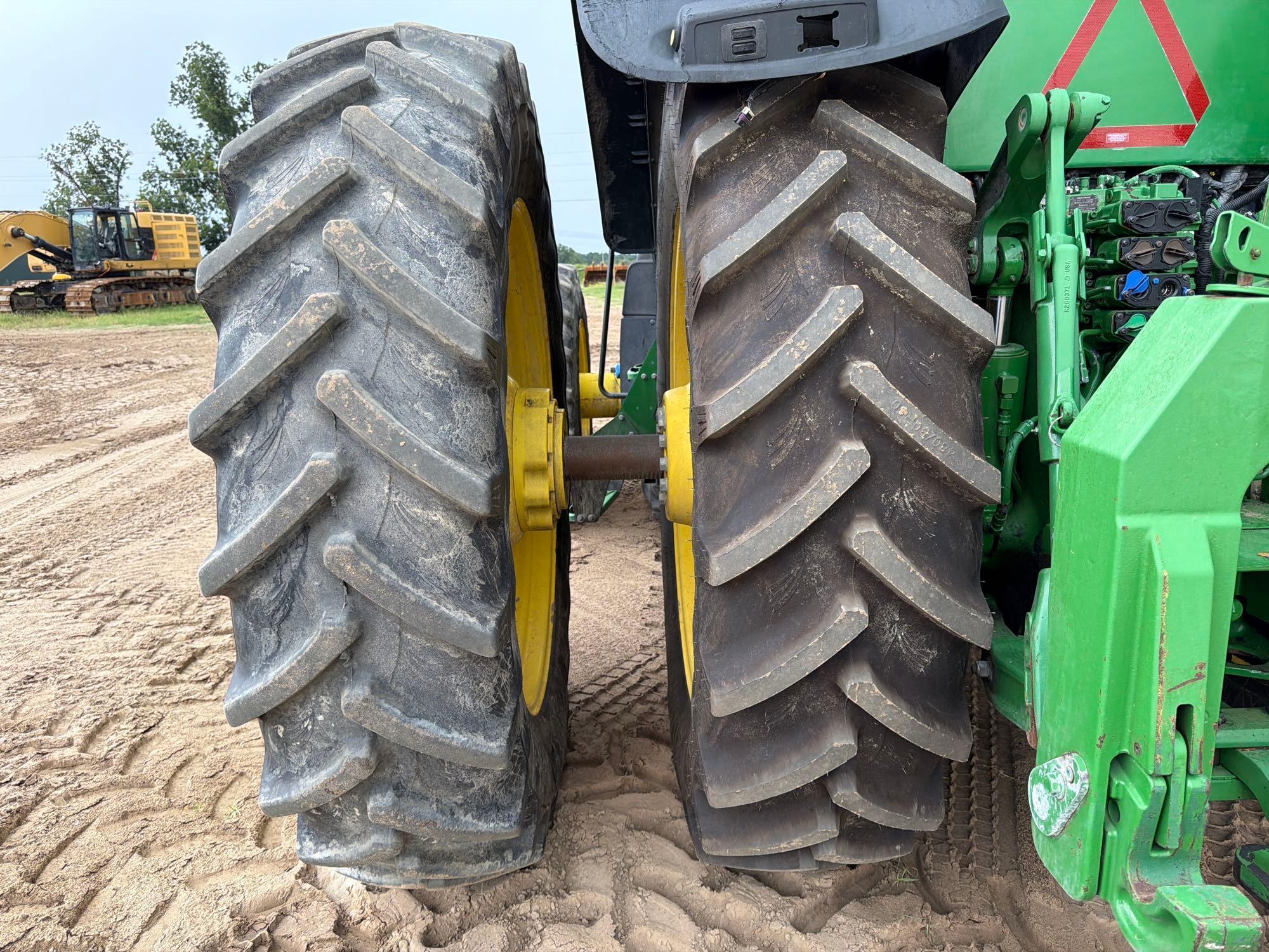 John Deere 8320R