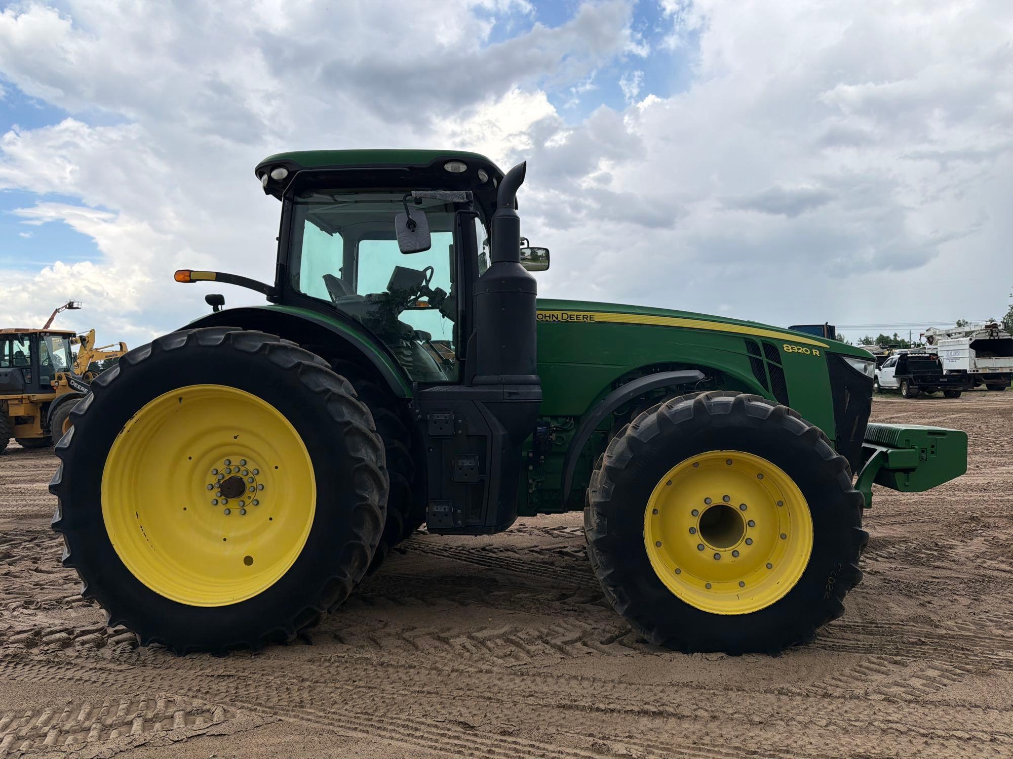 John Deere 8320R