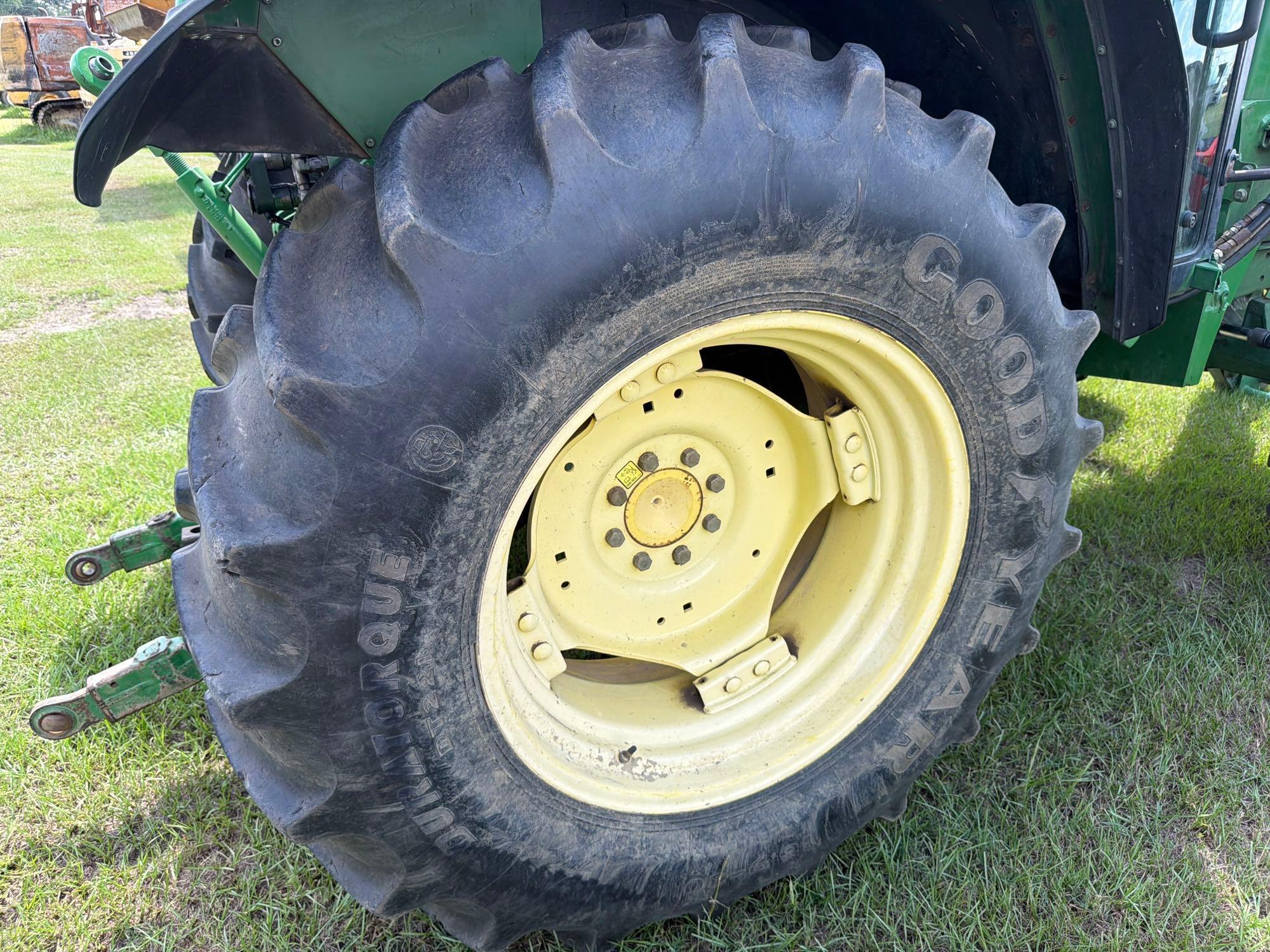 John Deere 6210